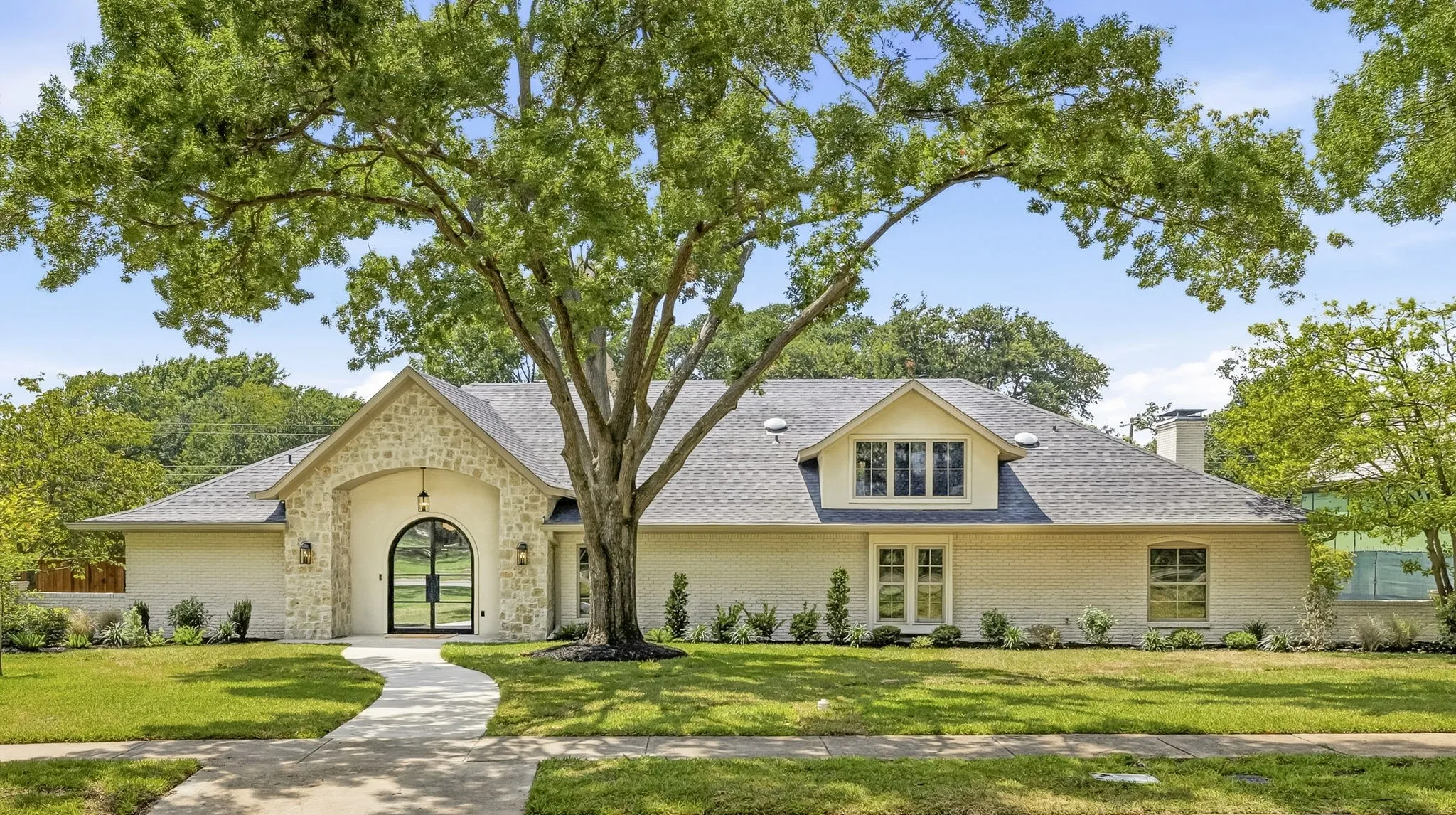 Single Family Residence For Sale in Dallas County , 10747 Bushire Drive, Dallas, Texas 75229, 4 Bedroom, 4 Bathroom, 2 Garage spaces, 3,208 Sqft, built in 1969, mls#21337668, Real Estate Agent in Dallas, Homes For Sale in Dallas county, Homes For Sale in Dallas, Realtor in Dallas Texas, Real Estate Brokerage Independent Realty Texas, Luminita Cordes Realtor