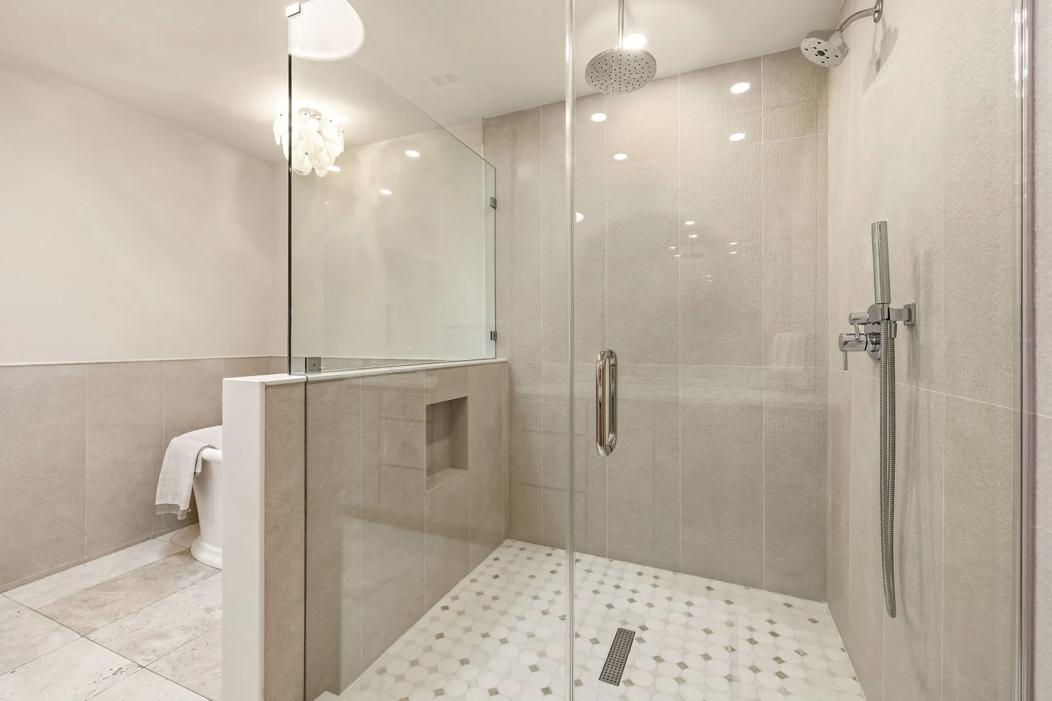 Single Family Residence For Sale in Dallas County , 10747 Bushire Drive, Dallas, Texas 75229, 4 Bedroom, 4 Bathroom, 2 Garage spaces, 3,208 Sqft, built in 1969, mls#21337668, Real Estate Agent in Dallas, Homes For Sale in Dallas county, Homes For Sale in Dallas, Realtor in Dallas Texas, Real Estate Brokerage Independent Realty Texas, Luminita Cordes Realtor