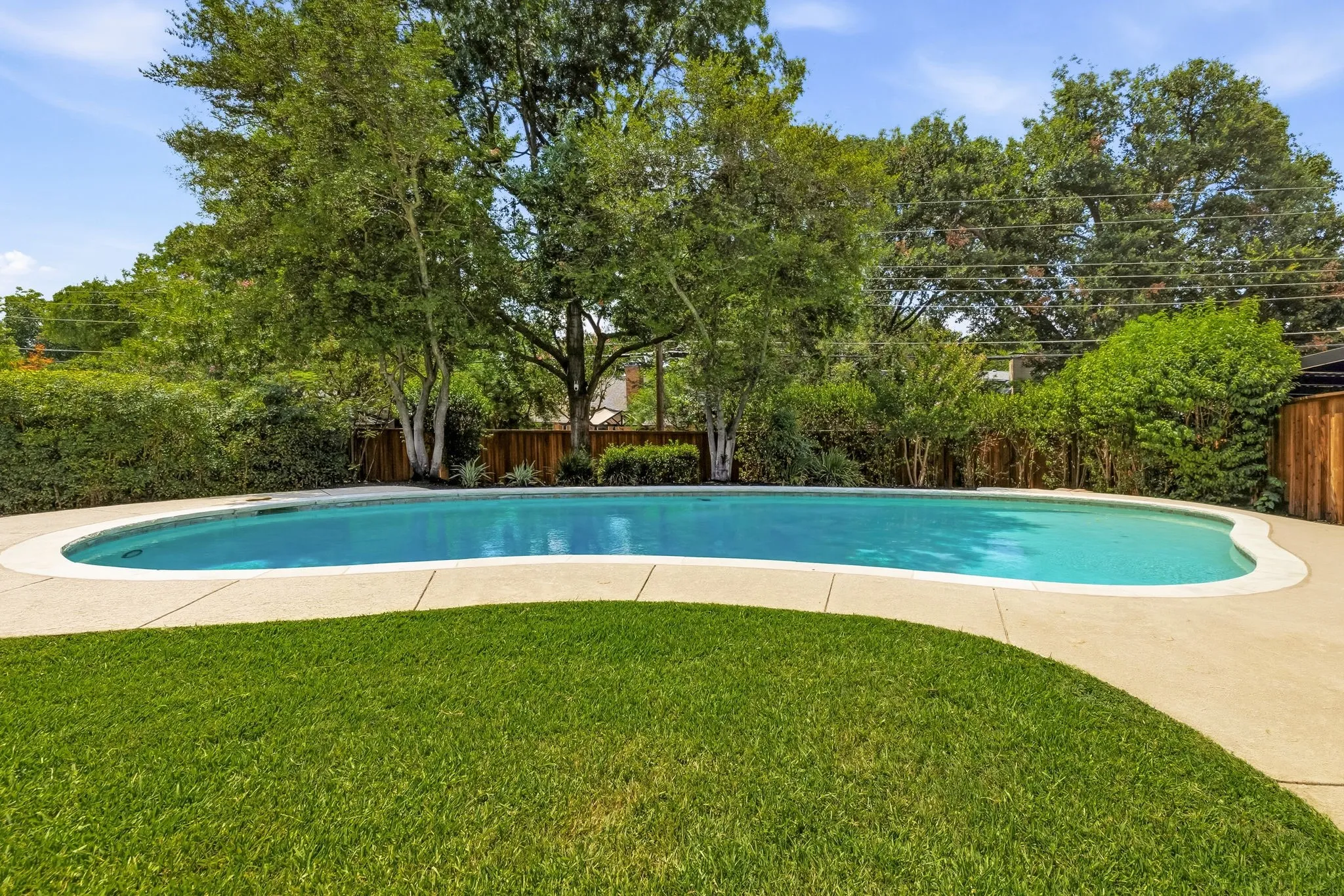 Single Family Residence For Sale in Dallas County , 10747 Bushire Drive, Dallas, Texas 75229, 4 Bedroom, 4 Bathroom, 2 Garage spaces, 3,208 Sqft, built in 1969, mls#21337668, Real Estate Agent in Dallas, Homes For Sale in Dallas county, Homes For Sale in Dallas, Realtor in Dallas Texas, Real Estate Brokerage Independent Realty Texas, Luminita Cordes Realtor