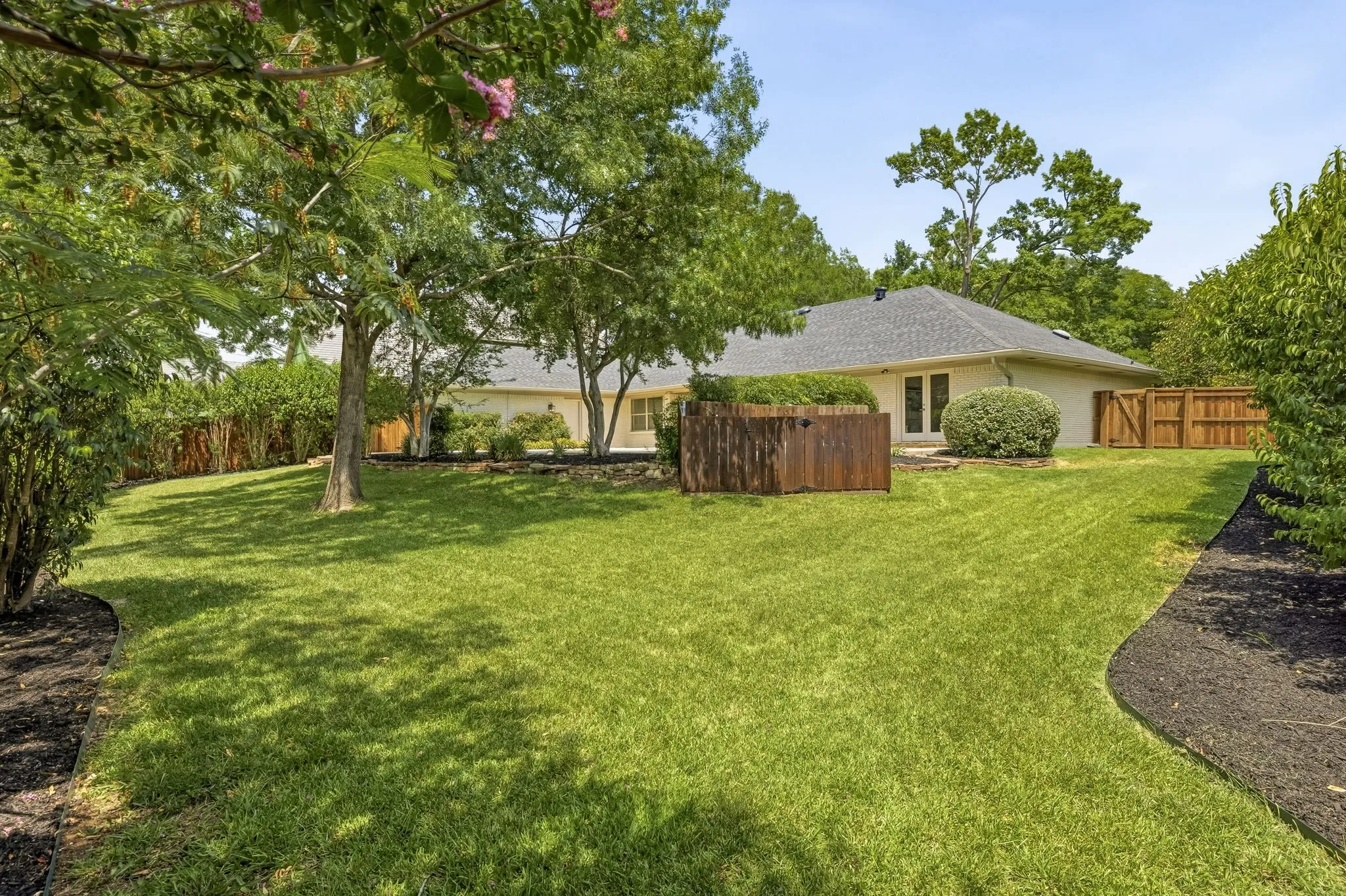 Single Family Residence For Sale in Dallas County , 10747 Bushire Drive, Dallas, Texas 75229, 4 Bedroom, 4 Bathroom, 2 Garage spaces, 3,208 Sqft, built in 1969, mls#21337668, Real Estate Agent in Dallas, Homes For Sale in Dallas county, Homes For Sale in Dallas, Realtor in Dallas Texas, Real Estate Brokerage Independent Realty Texas, Luminita Cordes Realtor