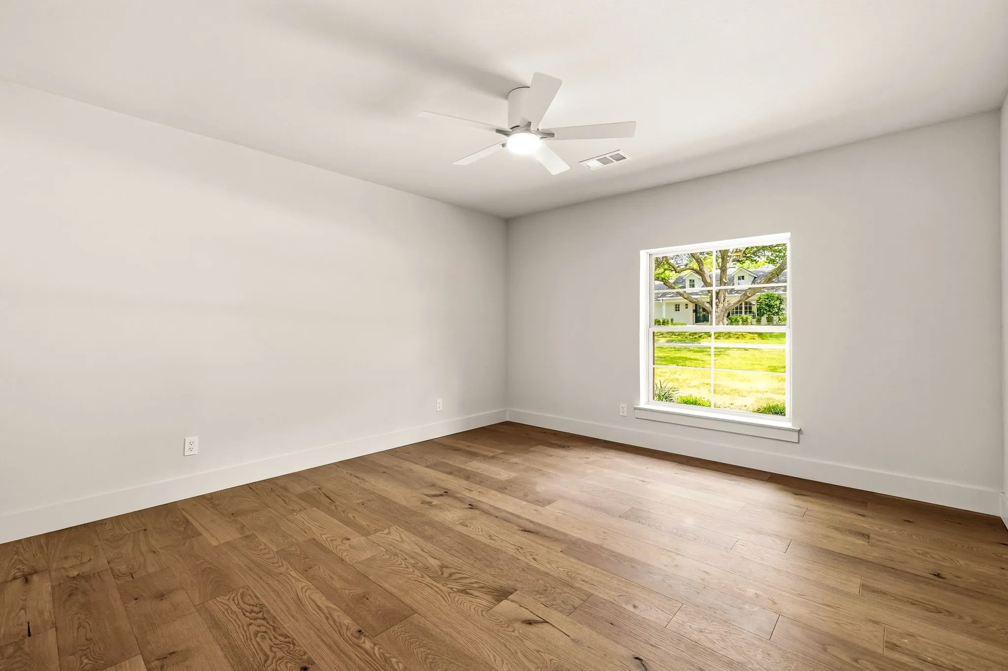Single Family Residence For Sale in Dallas County , 10747 Bushire Drive, Dallas, Texas 75229, 4 Bedroom, 4 Bathroom, 2 Garage spaces, 3,208 Sqft, built in 1969, mls#21337668, Real Estate Agent in Dallas, Homes For Sale in Dallas county, Homes For Sale in Dallas, Realtor in Dallas Texas, Real Estate Brokerage Independent Realty Texas, Luminita Cordes Realtor