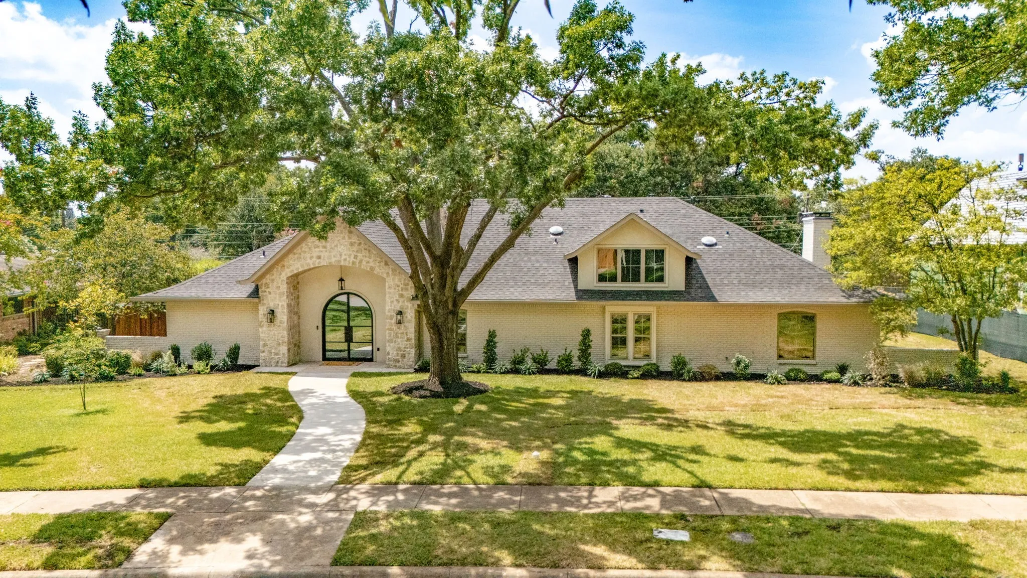 Single Family Residence For Sale in Dallas County , 10747 Bushire Drive, Dallas, Texas 75229, 4 Bedroom, 4 Bathroom, 2 Garage spaces, 3,208 Sqft, built in 1969, mls#21337668, Real Estate Agent in Dallas, Homes For Sale in Dallas county, Homes For Sale in Dallas, Realtor in Dallas Texas, Real Estate Brokerage Independent Realty Texas, Luminita Cordes Realtor