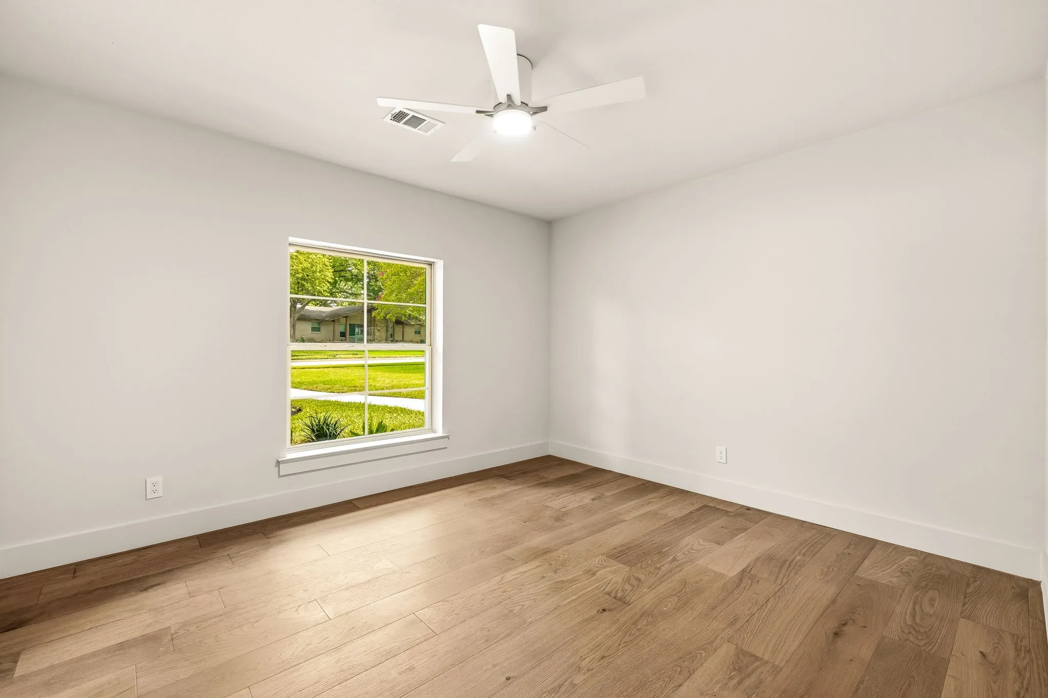 Single Family Residence For Sale in Dallas County , 10747 Bushire Drive, Dallas, Texas 75229, 4 Bedroom, 4 Bathroom, 2 Garage spaces, 3,208 Sqft, built in 1969, mls#21337668, Real Estate Agent in Dallas, Homes For Sale in Dallas county, Homes For Sale in Dallas, Realtor in Dallas Texas, Real Estate Brokerage Independent Realty Texas, Luminita Cordes Realtor
