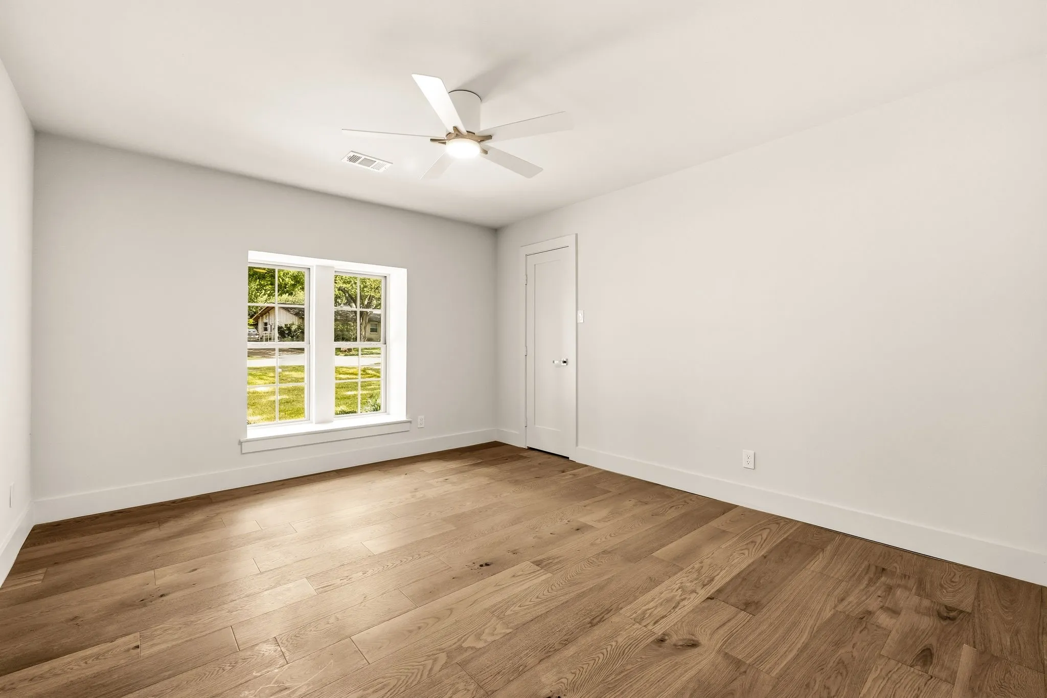 Single Family Residence For Sale in Dallas County , 10747 Bushire Drive, Dallas, Texas 75229, 4 Bedroom, 4 Bathroom, 2 Garage spaces, 3,208 Sqft, built in 1969, mls#21337668, Real Estate Agent in Dallas, Homes For Sale in Dallas county, Homes For Sale in Dallas, Realtor in Dallas Texas, Real Estate Brokerage Independent Realty Texas, Luminita Cordes Realtor