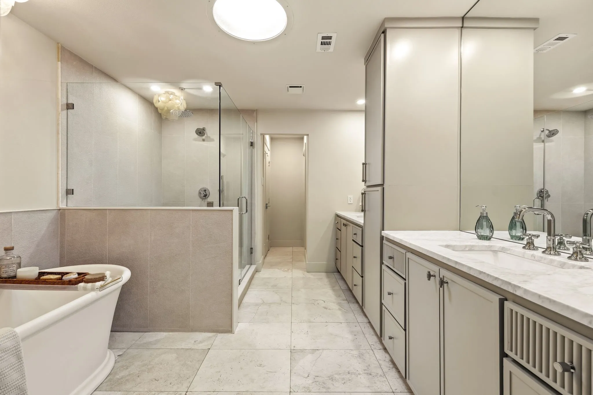 Single Family Residence For Sale in Dallas County , 10747 Bushire Drive, Dallas, Texas 75229, 4 Bedroom, 4 Bathroom, 2 Garage spaces, 3,208 Sqft, built in 1969, mls#21337668, Real Estate Agent in Dallas, Homes For Sale in Dallas county, Homes For Sale in Dallas, Realtor in Dallas Texas, Real Estate Brokerage Independent Realty Texas, Luminita Cordes Realtor