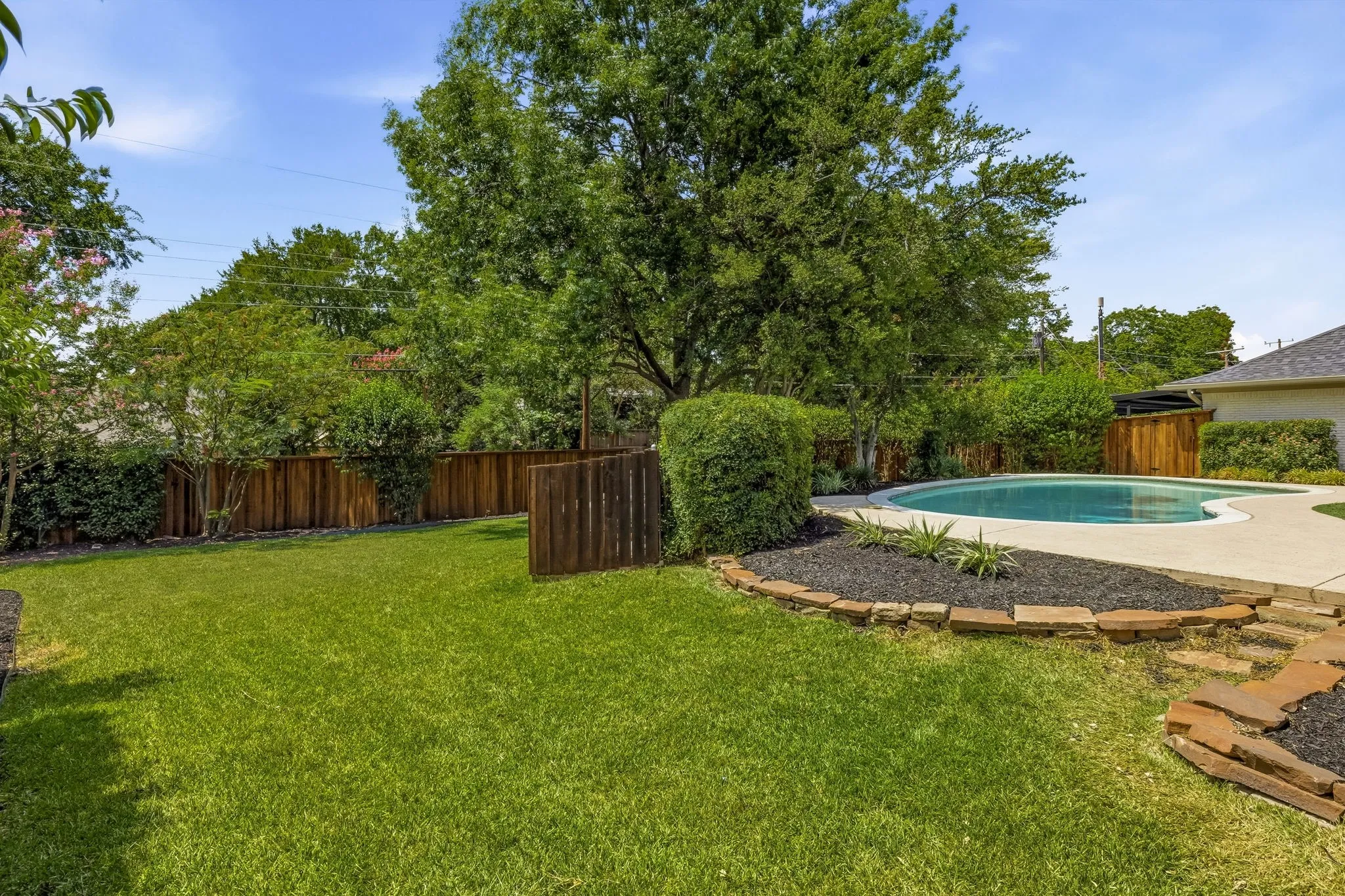 Single Family Residence For Sale in Dallas County , 10747 Bushire Drive, Dallas, Texas 75229, 4 Bedroom, 4 Bathroom, 2 Garage spaces, 3,208 Sqft, built in 1969, mls#21337668, Real Estate Agent in Dallas, Homes For Sale in Dallas county, Homes For Sale in Dallas, Realtor in Dallas Texas, Real Estate Brokerage Independent Realty Texas, Luminita Cordes Realtor
