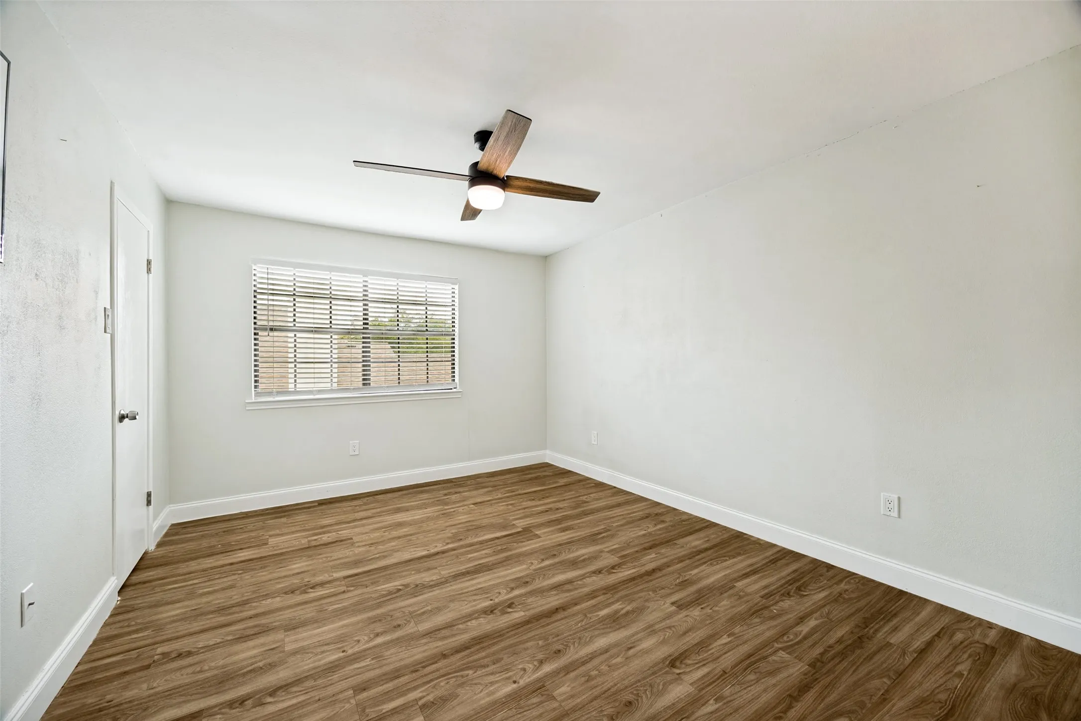 Condominium For Sale in Dallas County , 839 Dublin Drive 2, Richardson, Texas 75080, 2 Bedroom, 3 Bathroom, 1 Garage spaces, 1,114 Sqft, built in 1980, mls#21341485, Real Estate Agent in Richardson, Homes For Sale in Dallas county, Homes For Sale in Richardson, Realtor in Richardson Texas, Real Estate Brokerage Independent Realty Texas, Luminita Cordes Realtor