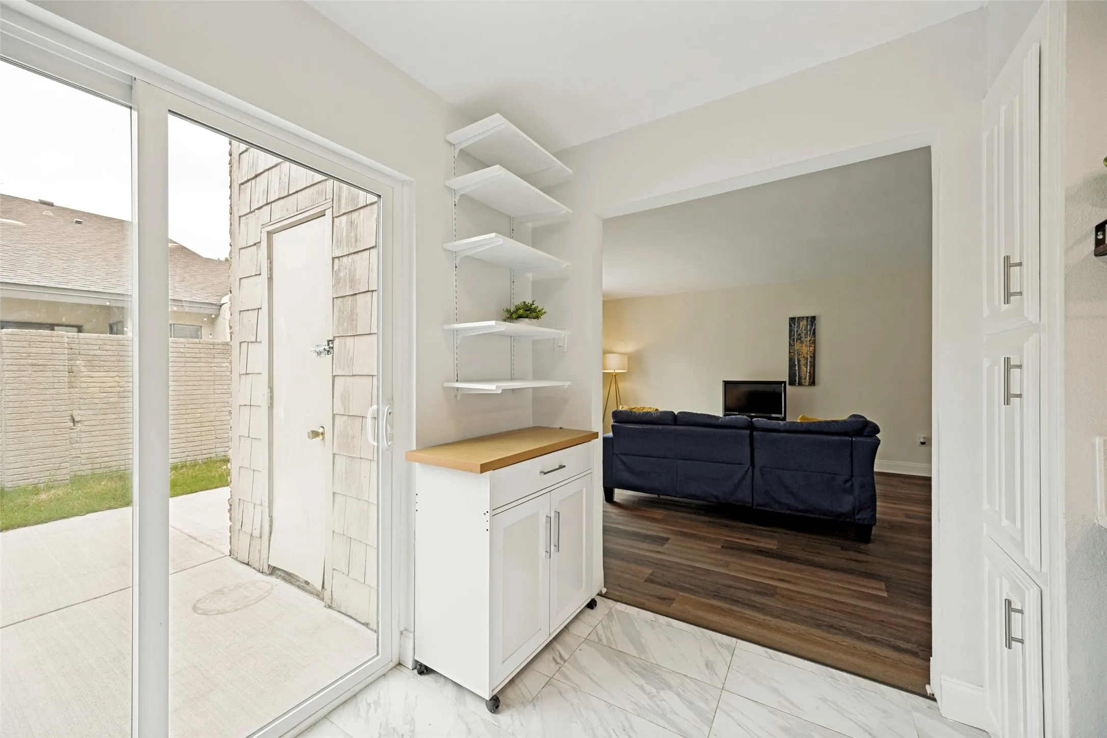 Condominium For Sale in Dallas County , 839 Dublin Drive 2, Richardson, Texas 75080, 2 Bedroom, 3 Bathroom, 1 Garage spaces, 1,114 Sqft, built in 1980, mls#21341485, Real Estate Agent in Richardson, Homes For Sale in Dallas county, Homes For Sale in Richardson, Realtor in Richardson Texas, Real Estate Brokerage Independent Realty Texas, Luminita Cordes Realtor