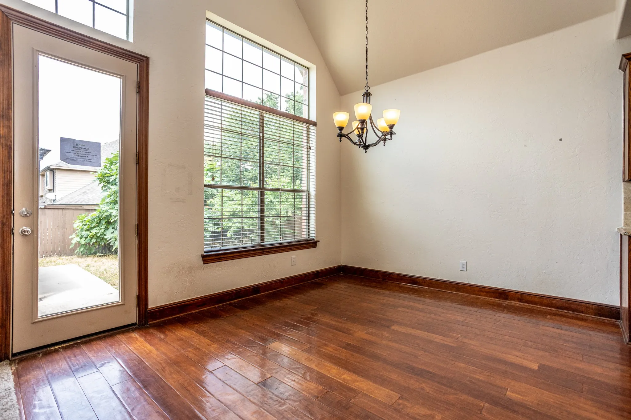 Single Family Residence For Sale in Collin County , 3300 Nottingham Drive, Mc Kinney, Texas 75072, 4 Bedroom, 4 Bathroom, 3 Garage spaces, 4,127 Sqft, built in 2005, mls#21341484, Real Estate Agent in Mc Kinney, Homes For Sale in Collin county, Homes For Sale in Mc Kinney, Realtor in Mc Kinney Texas, Real Estate Brokerage Independent Realty Texas, Luminita Cordes Realtor