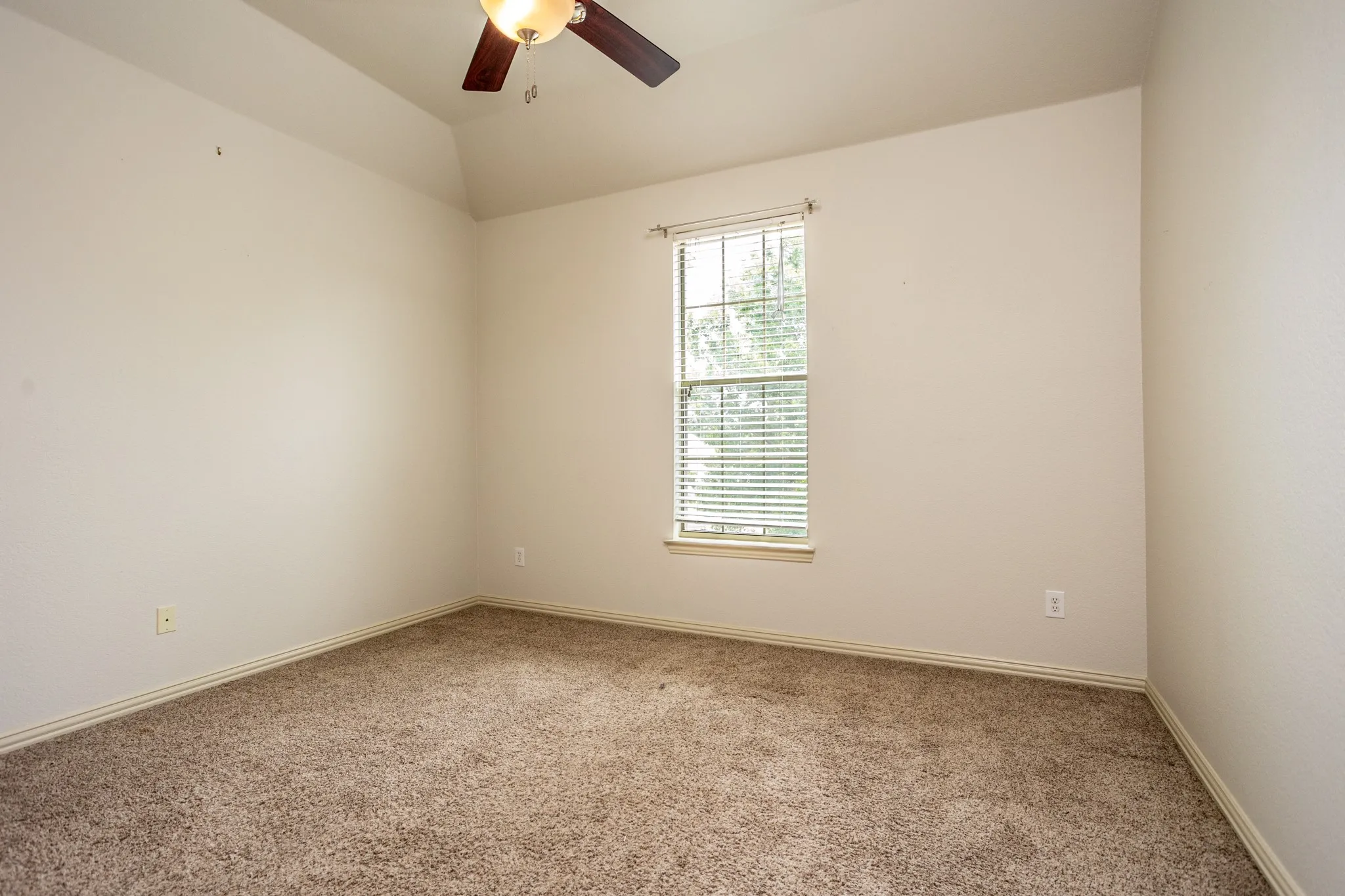 Single Family Residence For Sale in Collin County , 3300 Nottingham Drive, Mc Kinney, Texas 75072, 4 Bedroom, 4 Bathroom, 3 Garage spaces, 4,127 Sqft, built in 2005, mls#21341484, Real Estate Agent in Mc Kinney, Homes For Sale in Collin county, Homes For Sale in Mc Kinney, Realtor in Mc Kinney Texas, Real Estate Brokerage Independent Realty Texas, Luminita Cordes Realtor