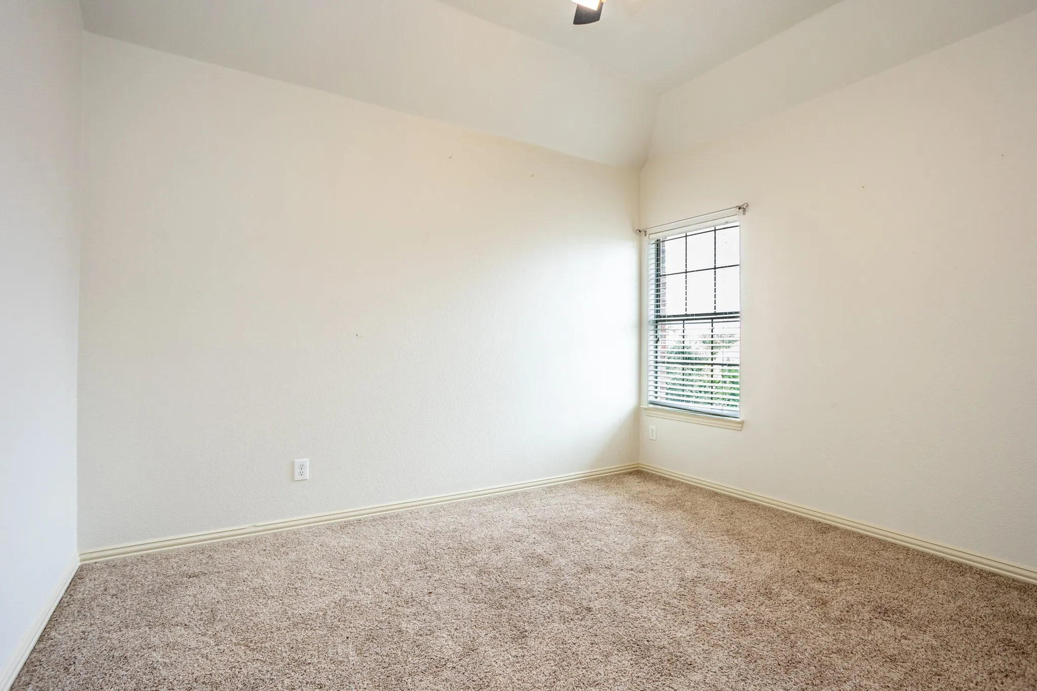 Single Family Residence For Sale in Collin County , 3300 Nottingham Drive, Mc Kinney, Texas 75072, 4 Bedroom, 4 Bathroom, 3 Garage spaces, 4,127 Sqft, built in 2005, mls#21341484, Real Estate Agent in Mc Kinney, Homes For Sale in Collin county, Homes For Sale in Mc Kinney, Realtor in Mc Kinney Texas, Real Estate Brokerage Independent Realty Texas, Luminita Cordes Realtor