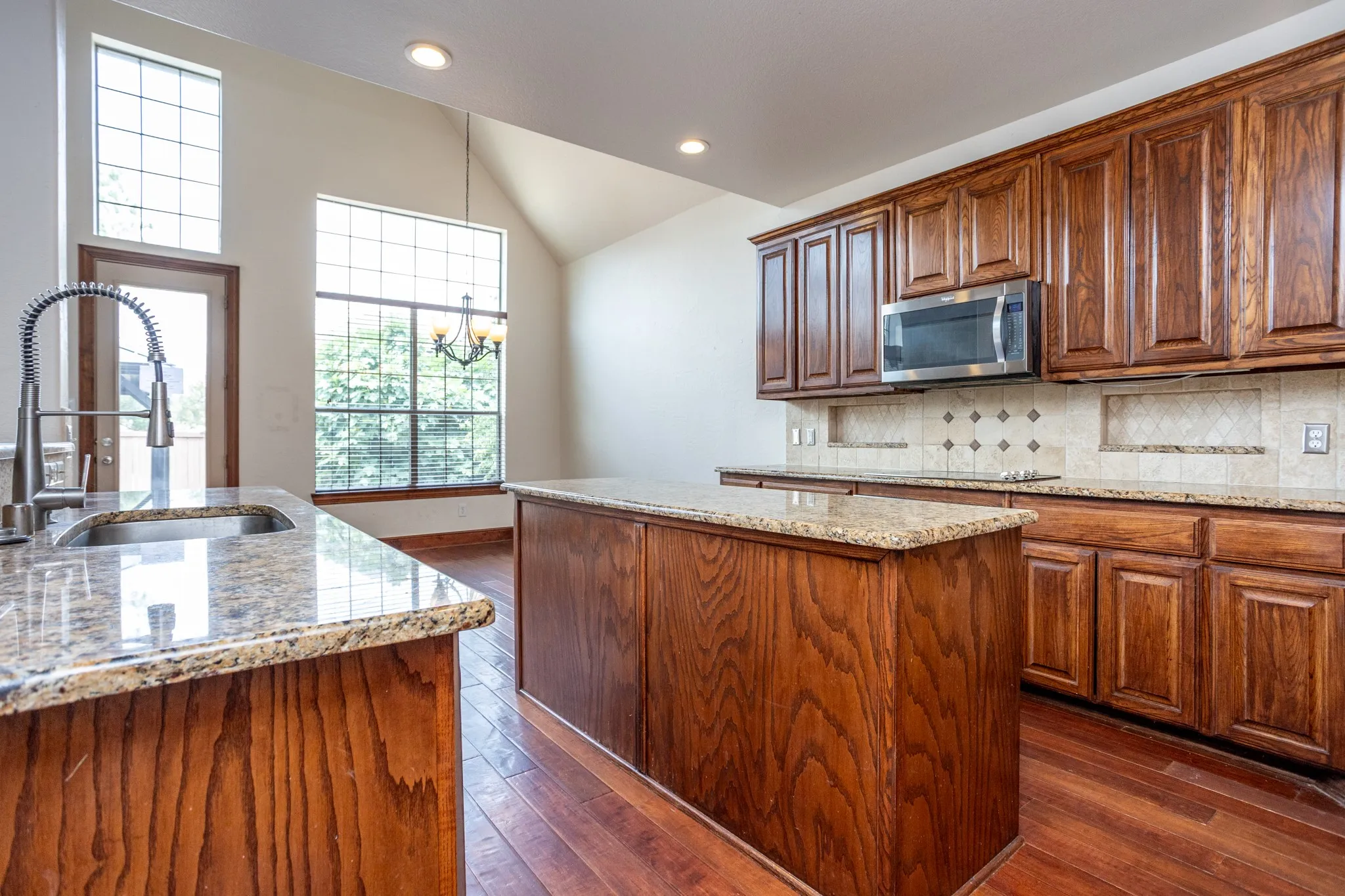 Single Family Residence For Sale in Collin County , 3300 Nottingham Drive, Mc Kinney, Texas 75072, 4 Bedroom, 4 Bathroom, 3 Garage spaces, 4,127 Sqft, built in 2005, mls#21341484, Real Estate Agent in Mc Kinney, Homes For Sale in Collin county, Homes For Sale in Mc Kinney, Realtor in Mc Kinney Texas, Real Estate Brokerage Independent Realty Texas, Luminita Cordes Realtor