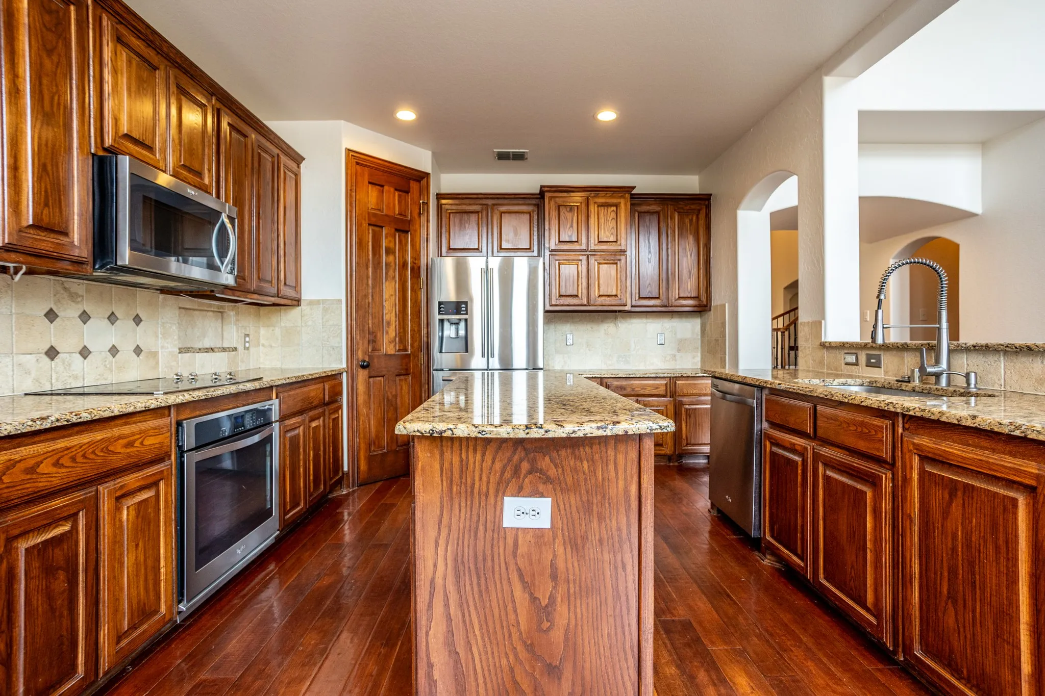 Single Family Residence For Sale in Collin County , 3300 Nottingham Drive, Mc Kinney, Texas 75072, 4 Bedroom, 4 Bathroom, 3 Garage spaces, 4,127 Sqft, built in 2005, mls#21341484, Real Estate Agent in Mc Kinney, Homes For Sale in Collin county, Homes For Sale in Mc Kinney, Realtor in Mc Kinney Texas, Real Estate Brokerage Independent Realty Texas, Luminita Cordes Realtor