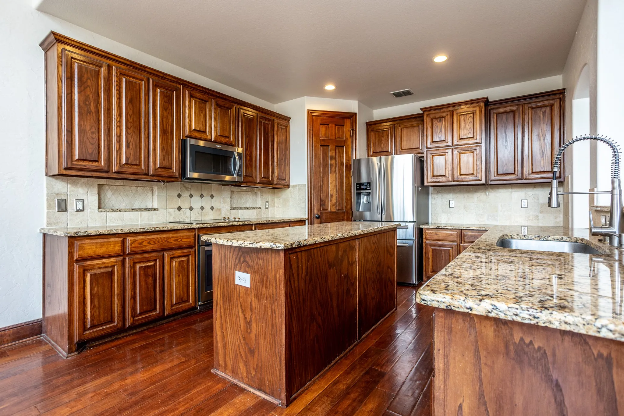 Single Family Residence For Sale in Collin County , 3300 Nottingham Drive, Mc Kinney, Texas 75072, 4 Bedroom, 4 Bathroom, 3 Garage spaces, 4,127 Sqft, built in 2005, mls#21341484, Real Estate Agent in Mc Kinney, Homes For Sale in Collin county, Homes For Sale in Mc Kinney, Realtor in Mc Kinney Texas, Real Estate Brokerage Independent Realty Texas, Luminita Cordes Realtor