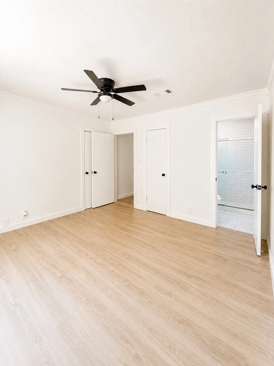 Single Family Residence For Sale in Tarrant County , 5517 Santa Barbara Avenue, Fort Worth, Texas 76114, 3 Bedroom, 2 Bathroom, Garage spaces, 1,586 Sqft, built in 1956, mls#21341269, Real Estate Agent in Fort Worth, Homes For Sale in Tarrant county, Homes For Sale in Fort Worth, Realtor in Fort Worth Texas, Real Estate Brokerage Independent Realty Texas, Luminita Cordes Realtor