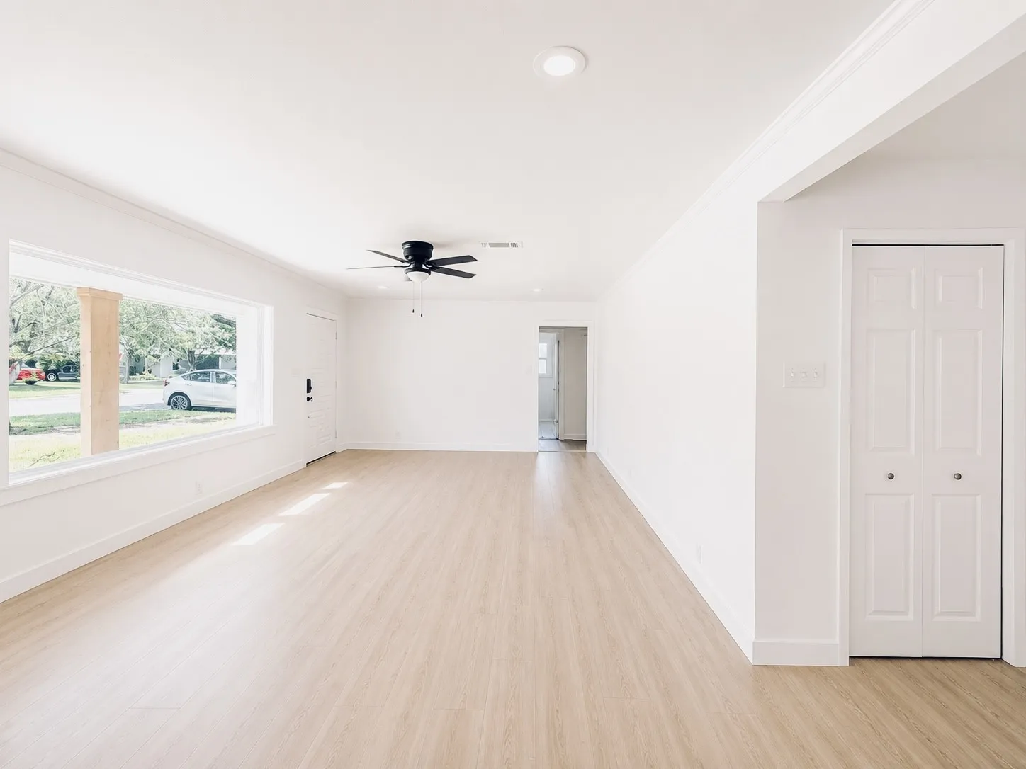Single Family Residence For Sale in Tarrant County , 5517 Santa Barbara Avenue, Fort Worth, Texas 76114, 3 Bedroom, 2 Bathroom, Garage spaces, 1,586 Sqft, built in 1956, mls#21341269, Real Estate Agent in Fort Worth, Homes For Sale in Tarrant county, Homes For Sale in Fort Worth, Realtor in Fort Worth Texas, Real Estate Brokerage Independent Realty Texas, Luminita Cordes Realtor