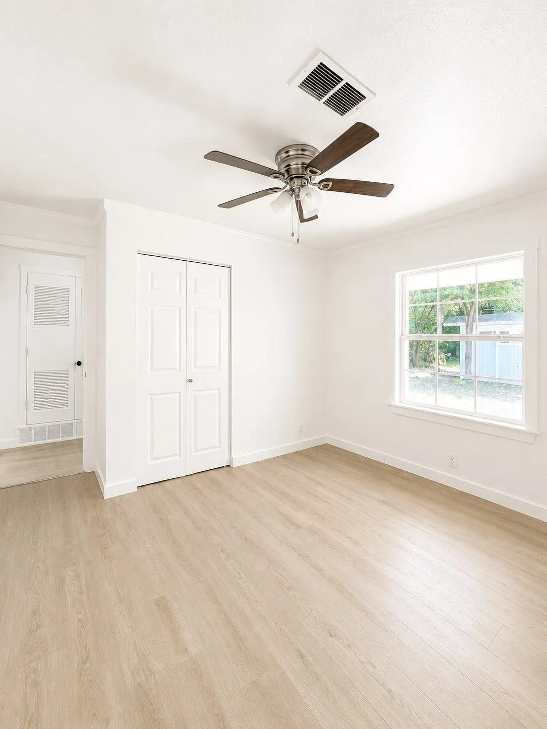Single Family Residence For Sale in Tarrant County , 5517 Santa Barbara Avenue, Fort Worth, Texas 76114, 3 Bedroom, 2 Bathroom, Garage spaces, 1,586 Sqft, built in 1956, mls#21341269, Real Estate Agent in Fort Worth, Homes For Sale in Tarrant county, Homes For Sale in Fort Worth, Realtor in Fort Worth Texas, Real Estate Brokerage Independent Realty Texas, Luminita Cordes Realtor