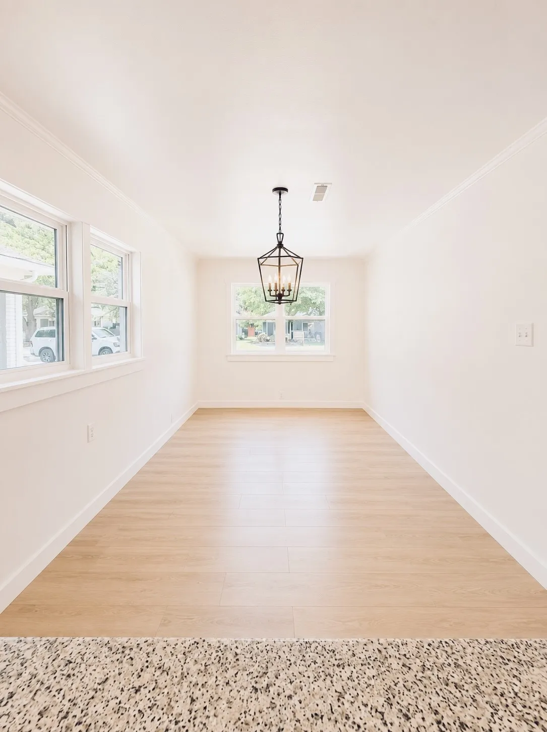 Single Family Residence For Sale in Tarrant County , 5517 Santa Barbara Avenue, Fort Worth, Texas 76114, 3 Bedroom, 2 Bathroom, Garage spaces, 1,586 Sqft, built in 1956, mls#21341269, Real Estate Agent in Fort Worth, Homes For Sale in Tarrant county, Homes For Sale in Fort Worth, Realtor in Fort Worth Texas, Real Estate Brokerage Independent Realty Texas, Luminita Cordes Realtor