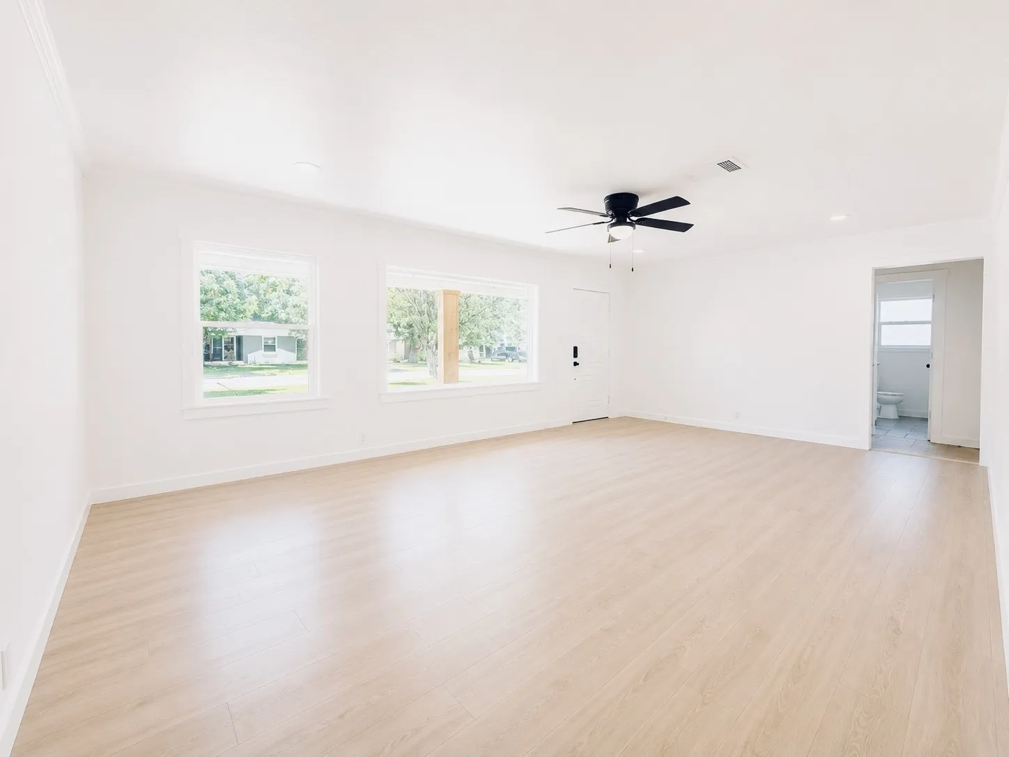 Single Family Residence For Sale in Tarrant County , 5517 Santa Barbara Avenue, Fort Worth, Texas 76114, 3 Bedroom, 2 Bathroom, Garage spaces, 1,586 Sqft, built in 1956, mls#21341269, Real Estate Agent in Fort Worth, Homes For Sale in Tarrant county, Homes For Sale in Fort Worth, Realtor in Fort Worth Texas, Real Estate Brokerage Independent Realty Texas, Luminita Cordes Realtor
