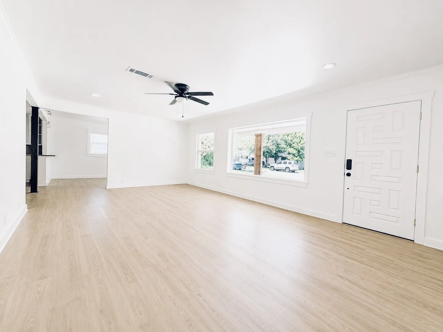 Single Family Residence For Sale in Tarrant County , 5517 Santa Barbara Avenue, Fort Worth, Texas 76114, 3 Bedroom, 2 Bathroom, Garage spaces, 1,586 Sqft, built in 1956, mls#21341269, Real Estate Agent in Fort Worth, Homes For Sale in Tarrant county, Homes For Sale in Fort Worth, Realtor in Fort Worth Texas, Real Estate Brokerage Independent Realty Texas, Luminita Cordes Realtor