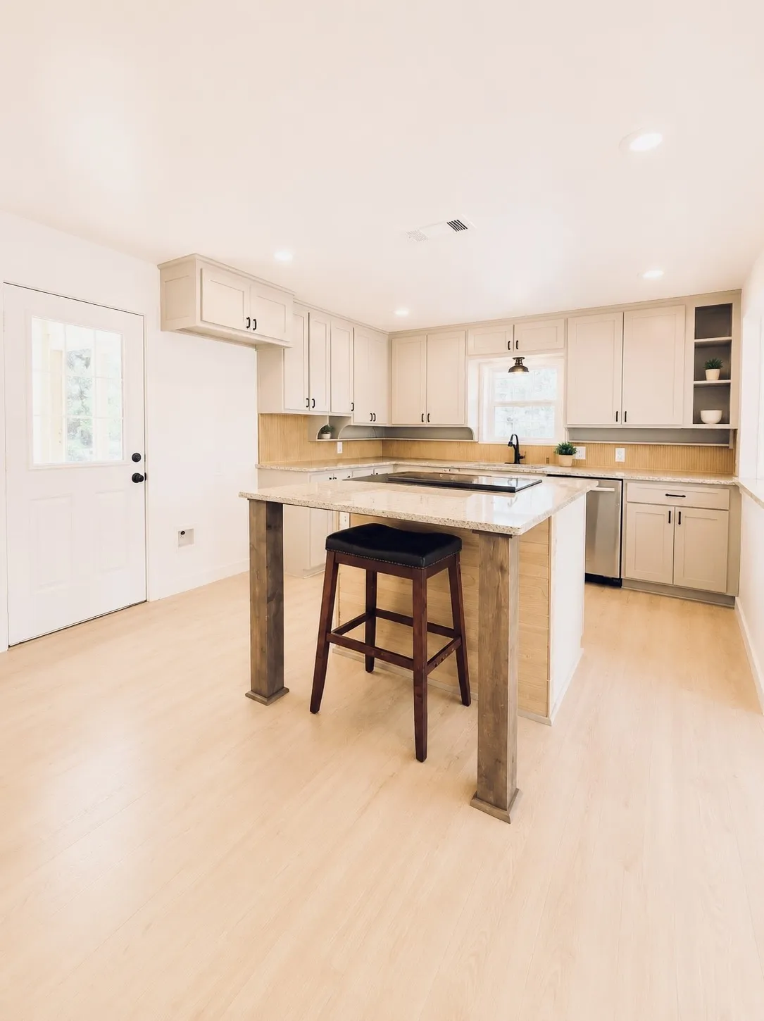 Single Family Residence For Sale in Tarrant County , 5517 Santa Barbara Avenue, Fort Worth, Texas 76114, 3 Bedroom, 2 Bathroom, Garage spaces, 1,586 Sqft, built in 1956, mls#21341269, Real Estate Agent in Fort Worth, Homes For Sale in Tarrant county, Homes For Sale in Fort Worth, Realtor in Fort Worth Texas, Real Estate Brokerage Independent Realty Texas, Luminita Cordes Realtor