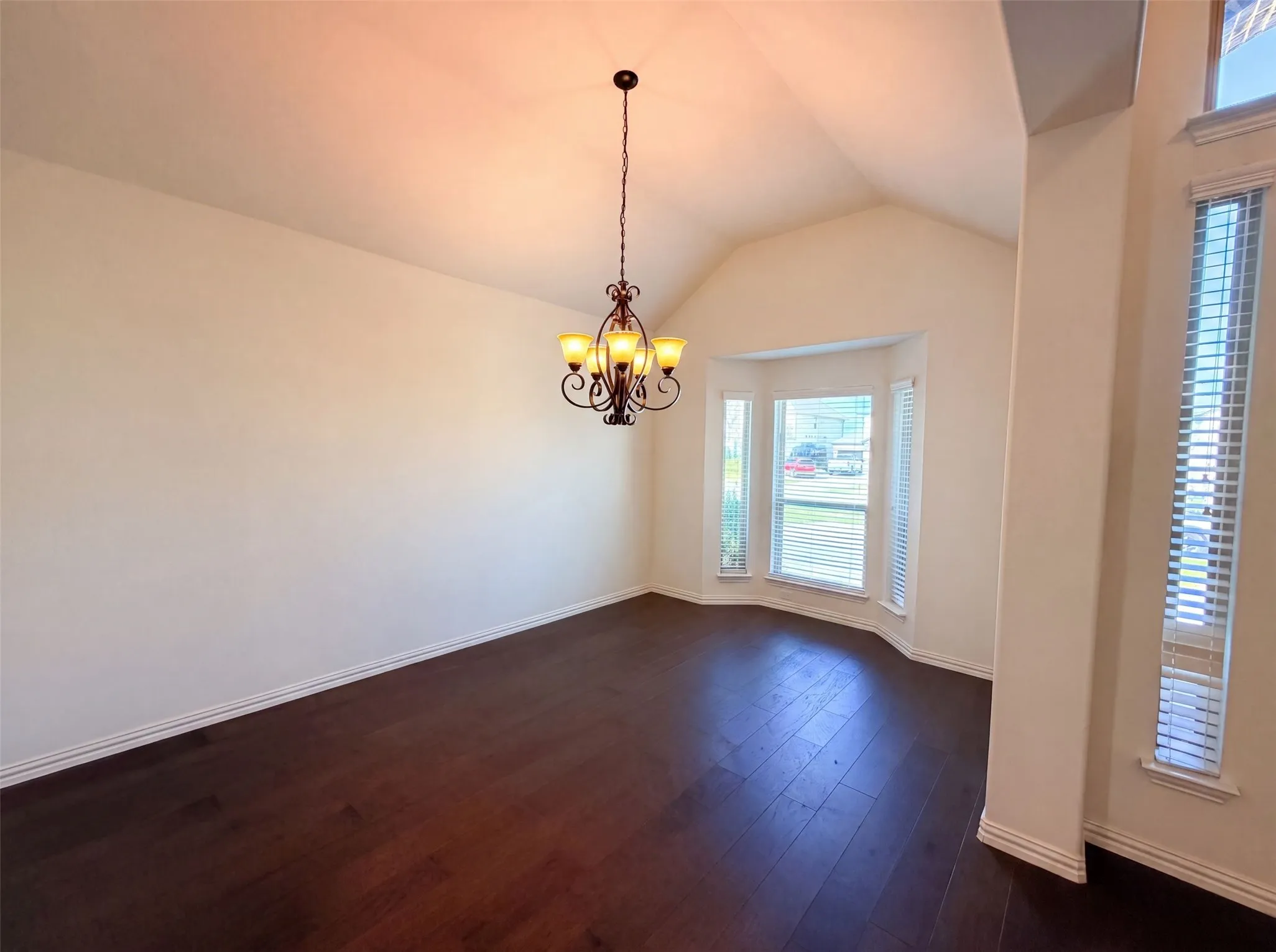 Single Family Residence For Sale in Dallas County , 4305 Curlew Lane, Garland, Texas 75043, 4 Bedroom, 4 Bathroom, 3 Garage spaces, 3,421 Sqft, built in 2020, mls#21341504, Real Estate Agent in Garland, Homes For Sale in Dallas county, Homes For Sale in Garland, Realtor in Garland Texas, Real Estate Brokerage Independent Realty Texas, Luminita Cordes Realtor