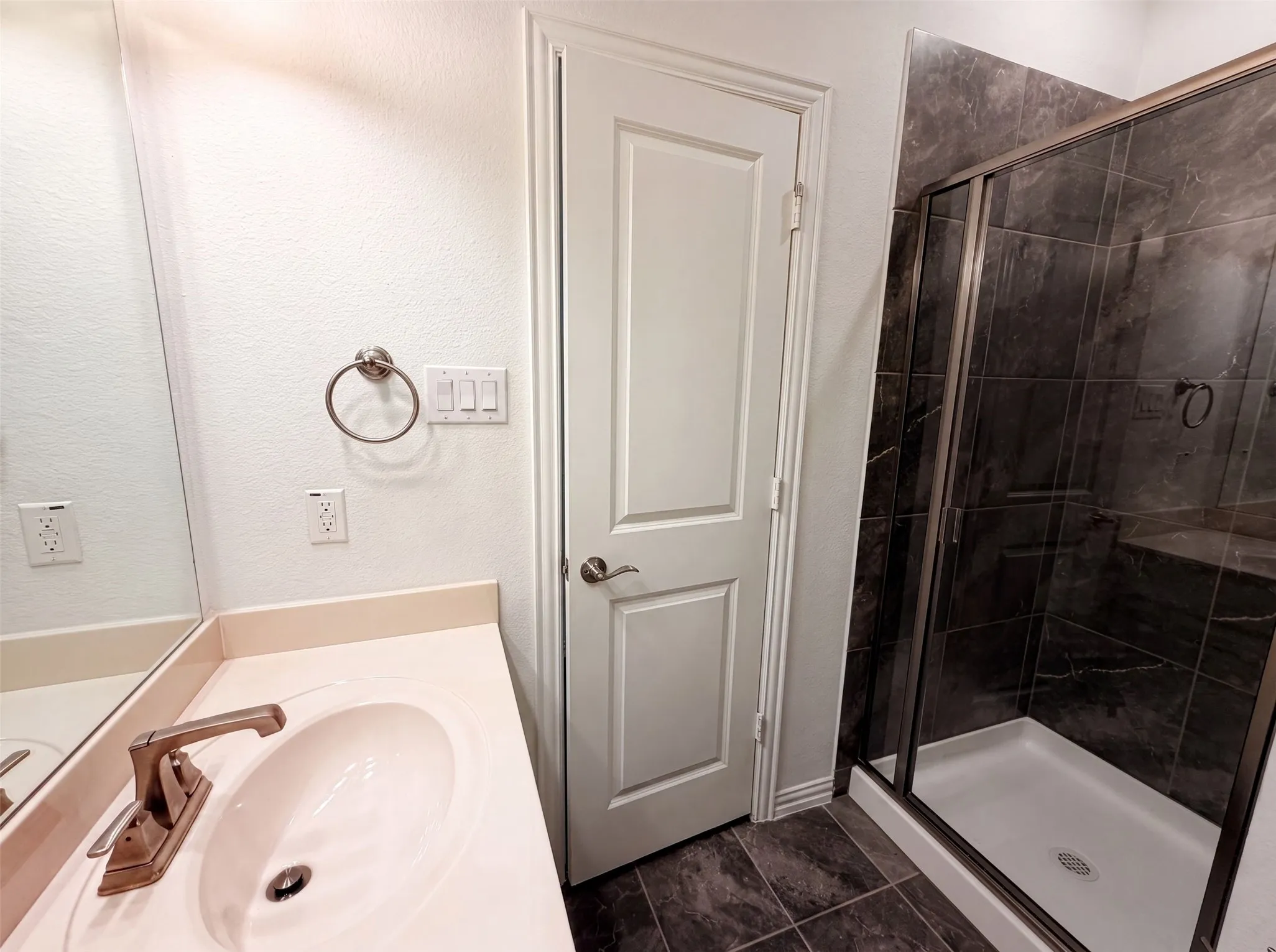 Single Family Residence For Sale in Dallas County , 4305 Curlew Lane, Garland, Texas 75043, 4 Bedroom, 4 Bathroom, 3 Garage spaces, 3,421 Sqft, built in 2020, mls#21341504, Real Estate Agent in Garland, Homes For Sale in Dallas county, Homes For Sale in Garland, Realtor in Garland Texas, Real Estate Brokerage Independent Realty Texas, Luminita Cordes Realtor