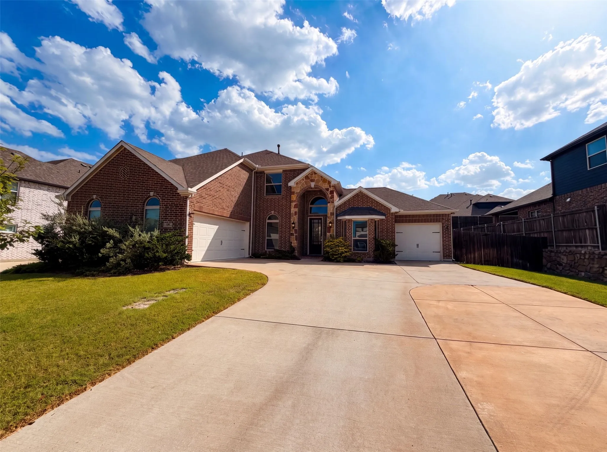 Single Family Residence For Sale in Dallas County , 4305 Curlew Lane, Garland, Texas 75043, 4 Bedroom, 4 Bathroom, 3 Garage spaces, 3,421 Sqft, built in 2020, mls#21341504, Real Estate Agent in Garland, Homes For Sale in Dallas county, Homes For Sale in Garland, Realtor in Garland Texas, Real Estate Brokerage Independent Realty Texas, Luminita Cordes Realtor