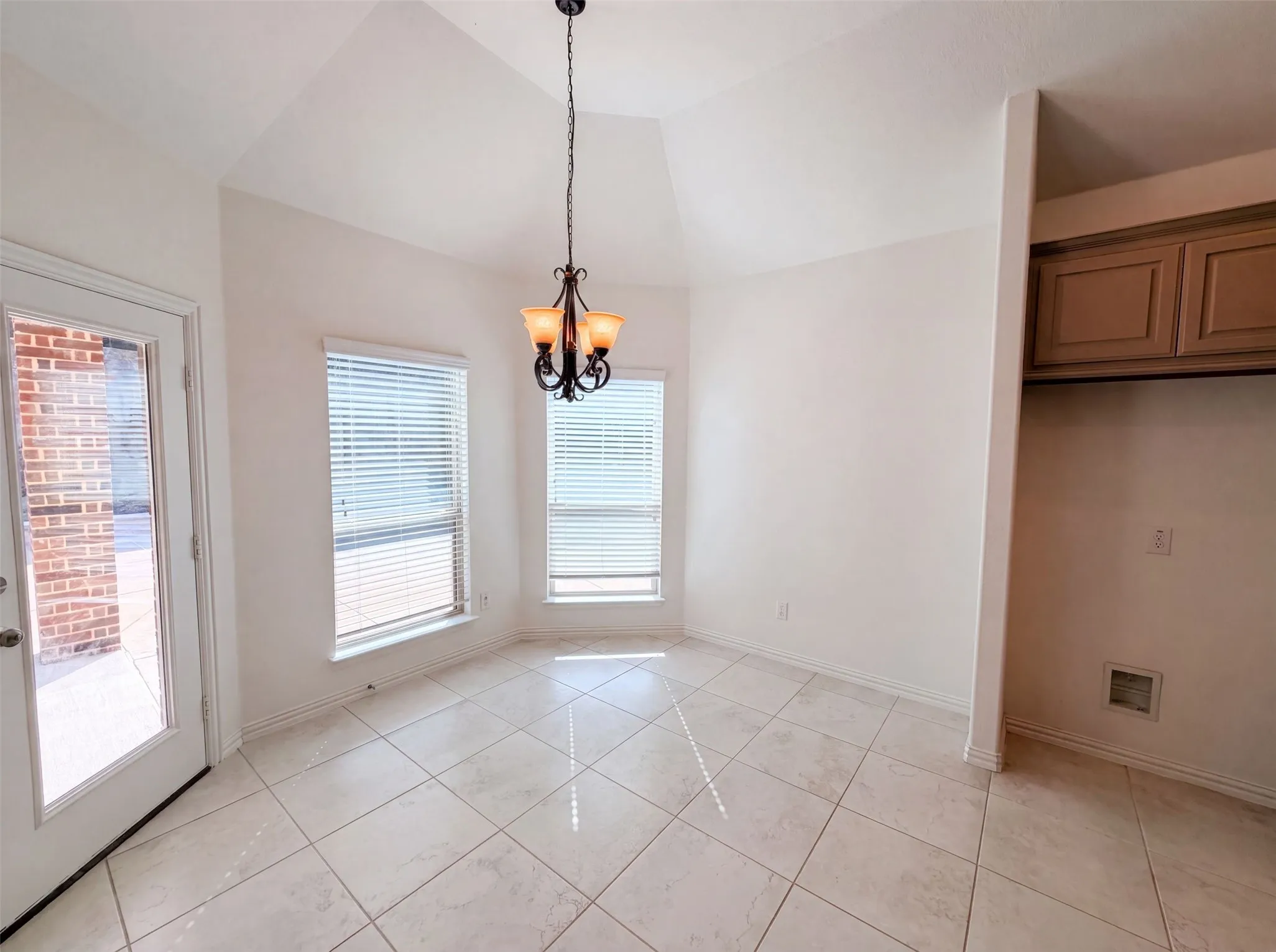 Single Family Residence For Sale in Dallas County , 4305 Curlew Lane, Garland, Texas 75043, 4 Bedroom, 4 Bathroom, 3 Garage spaces, 3,421 Sqft, built in 2020, mls#21341504, Real Estate Agent in Garland, Homes For Sale in Dallas county, Homes For Sale in Garland, Realtor in Garland Texas, Real Estate Brokerage Independent Realty Texas, Luminita Cordes Realtor