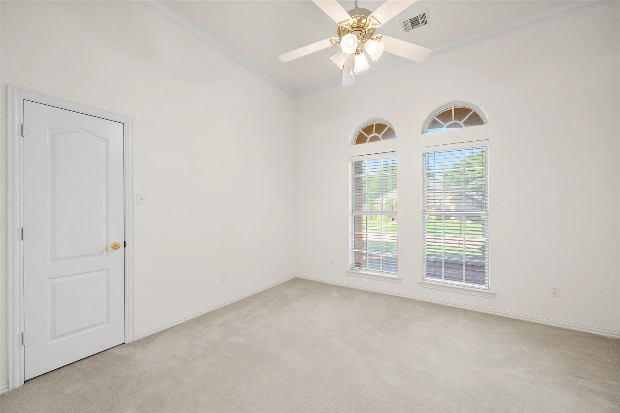 Single Family Residence For Sale in Tarrant County , 1013 Brook Arbor Drive, Mansfield, Texas 76063, 4 Bedroom, 3 Bathroom, 2 Garage spaces, 2,984 Sqft, built in 1999, mls#21341311, Real Estate Agent in Mansfield, Homes For Sale in Tarrant county, Homes For Sale in Mansfield, Realtor in Mansfield Texas, Real Estate Brokerage Independent Realty Texas, Luminita Cordes Realtor