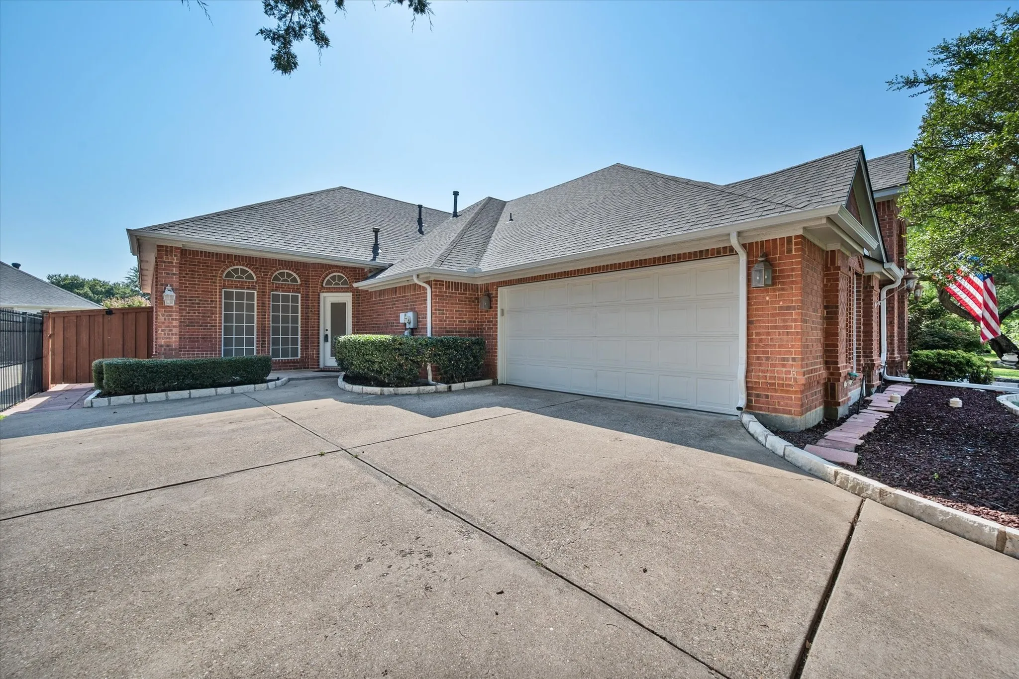 Single Family Residence For Sale in Tarrant County , 1013 Brook Arbor Drive, Mansfield, Texas 76063, 4 Bedroom, 3 Bathroom, 2 Garage spaces, 2,984 Sqft, built in 1999, mls#21341311, Real Estate Agent in Mansfield, Homes For Sale in Tarrant county, Homes For Sale in Mansfield, Realtor in Mansfield Texas, Real Estate Brokerage Independent Realty Texas, Luminita Cordes Realtor