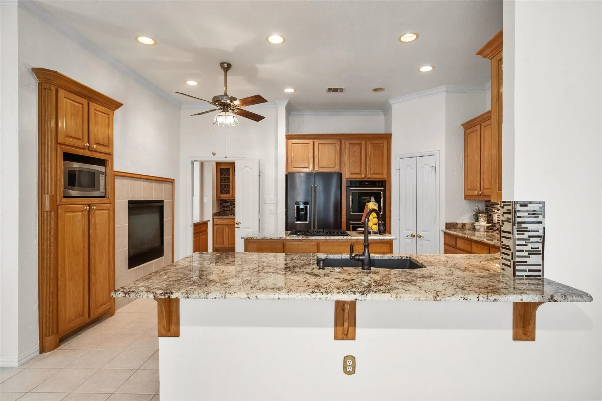 Kitchen has granite, stainless applianes, plenty of cabinet and counter space