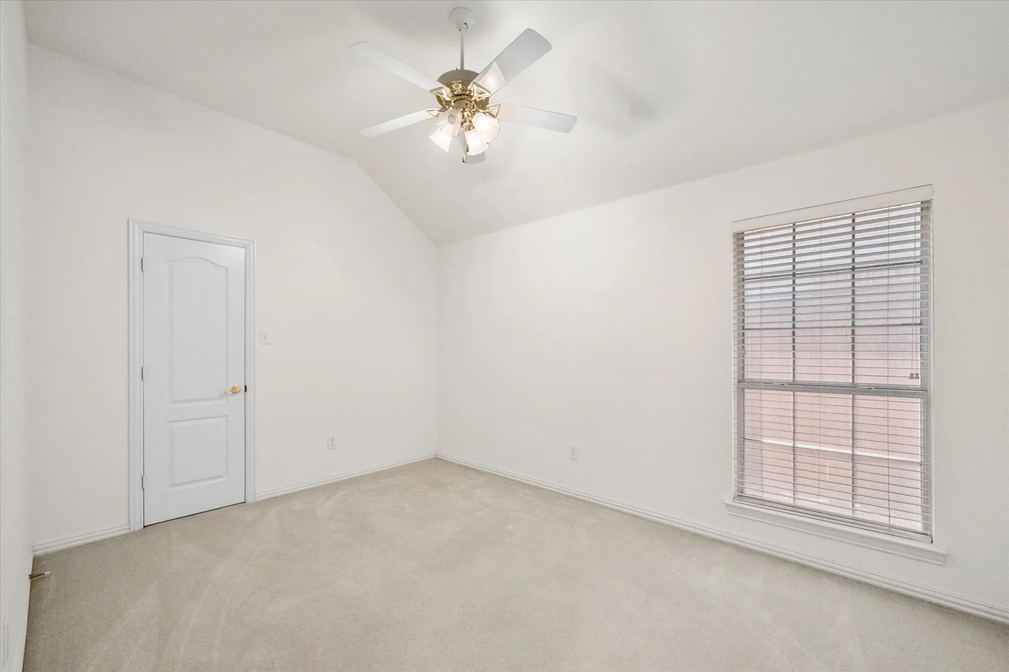 Single Family Residence For Sale in Tarrant County , 1013 Brook Arbor Drive, Mansfield, Texas 76063, 4 Bedroom, 3 Bathroom, 2 Garage spaces, 2,984 Sqft, built in 1999, mls#21341311, Real Estate Agent in Mansfield, Homes For Sale in Tarrant county, Homes For Sale in Mansfield, Realtor in Mansfield Texas, Real Estate Brokerage Independent Realty Texas, Luminita Cordes Realtor