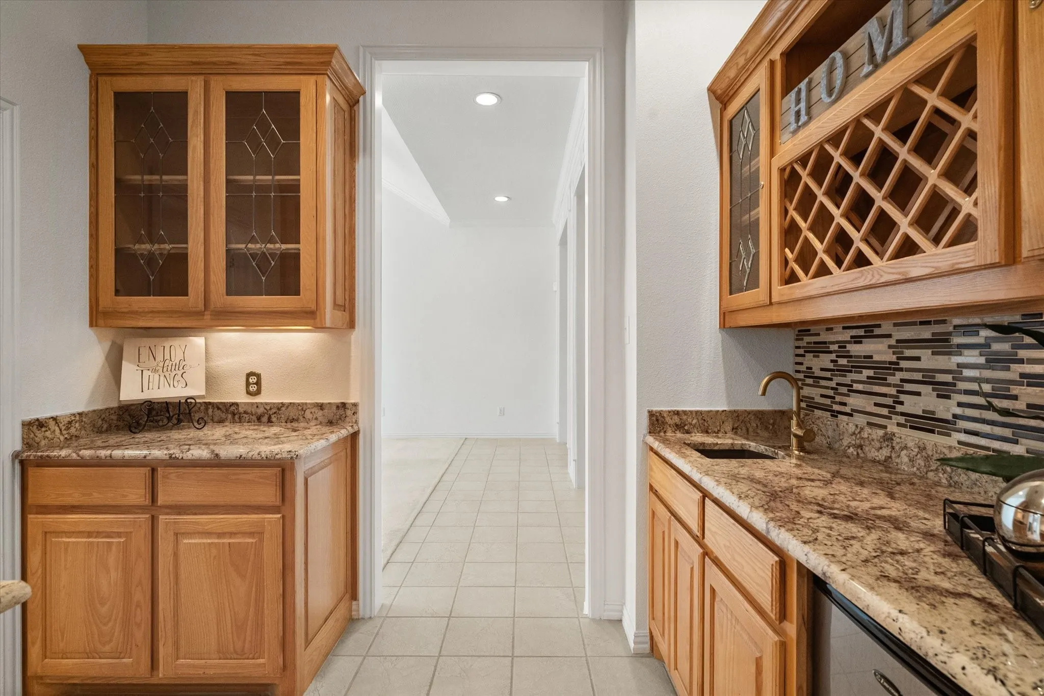 Single Family Residence For Sale in Tarrant County , 1013 Brook Arbor Drive, Mansfield, Texas 76063, 4 Bedroom, 3 Bathroom, 2 Garage spaces, 2,984 Sqft, built in 1999, mls#21341311, Real Estate Agent in Mansfield, Homes For Sale in Tarrant county, Homes For Sale in Mansfield, Realtor in Mansfield Texas, Real Estate Brokerage Independent Realty Texas, Luminita Cordes Realtor