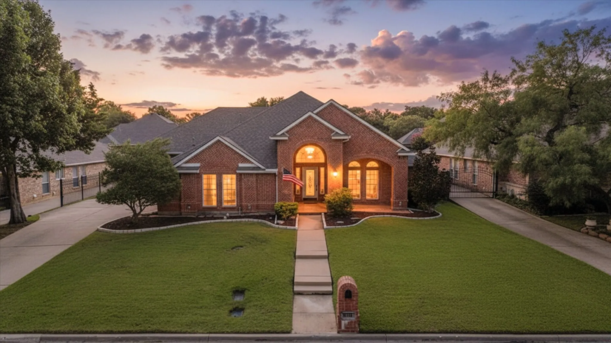 Single Family Residence For Sale in Tarrant County , 1013 Brook Arbor Drive, Mansfield, Texas 76063, 4 Bedroom, 3 Bathroom, 2 Garage spaces, 2,984 Sqft, built in 1999, mls#21341311, Real Estate Agent in Mansfield, Homes For Sale in Tarrant county, Homes For Sale in Mansfield, Realtor in Mansfield Texas, Real Estate Brokerage Independent Realty Texas, Luminita Cordes Realtor