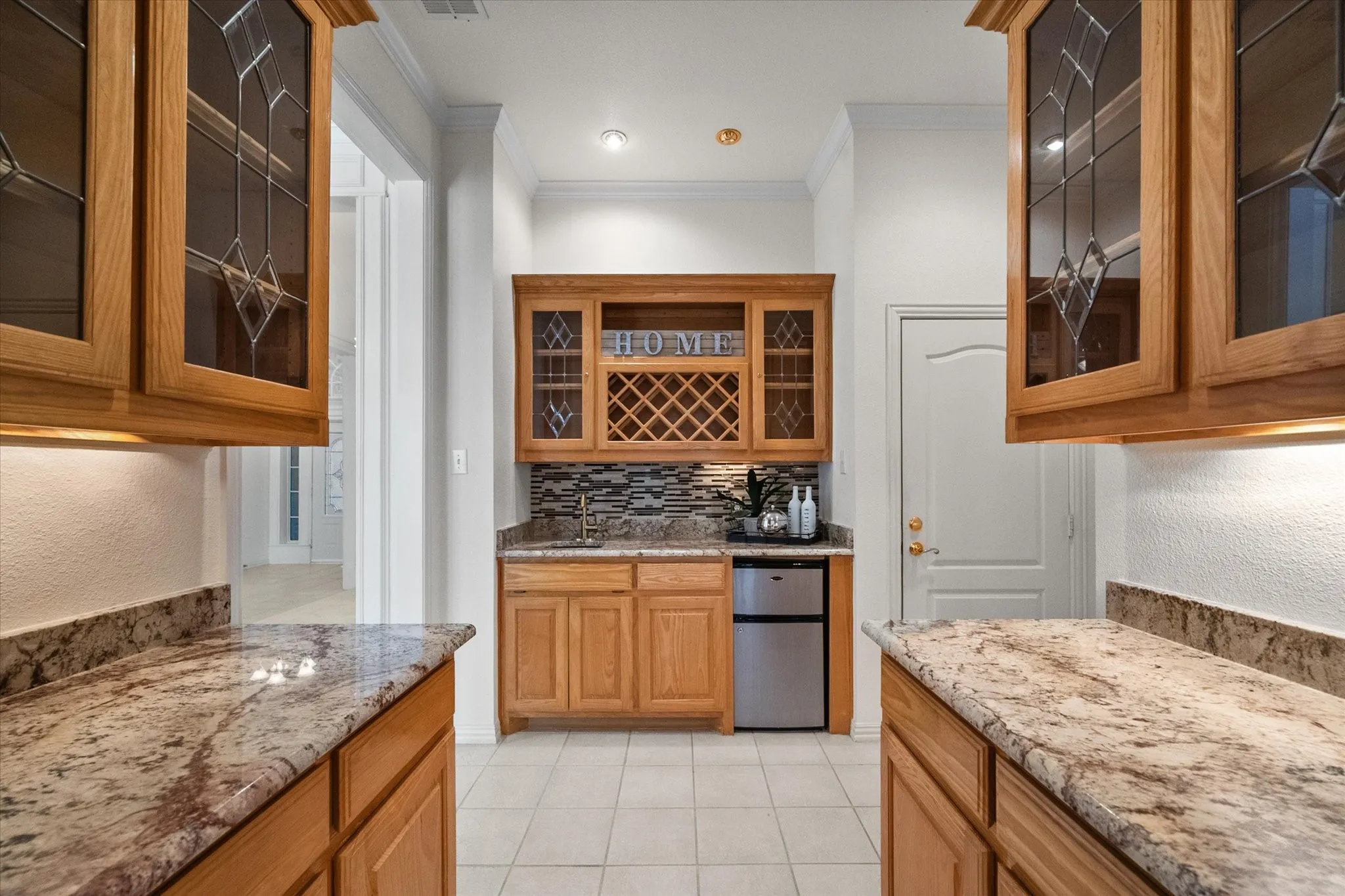 Butlers pantry, bar area
