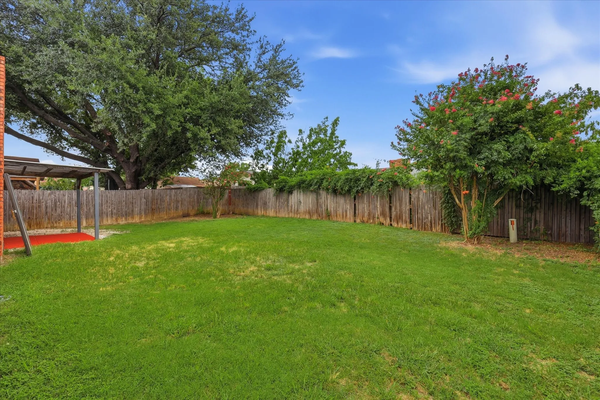Single Family Residence For Sale in Tarrant County , 4409 Buckeye Street, Fort Worth, Texas 76137, 3 Bedroom, 2 Bathroom, 2 Garage spaces, 1,781 Sqft, built in 1983, mls#21340530, Real Estate Agent in Fort Worth, Homes For Sale in Tarrant county, Homes For Sale in Fort Worth, Realtor in Fort Worth Texas, Real Estate Brokerage Independent Realty Texas, Luminita Cordes Realtor