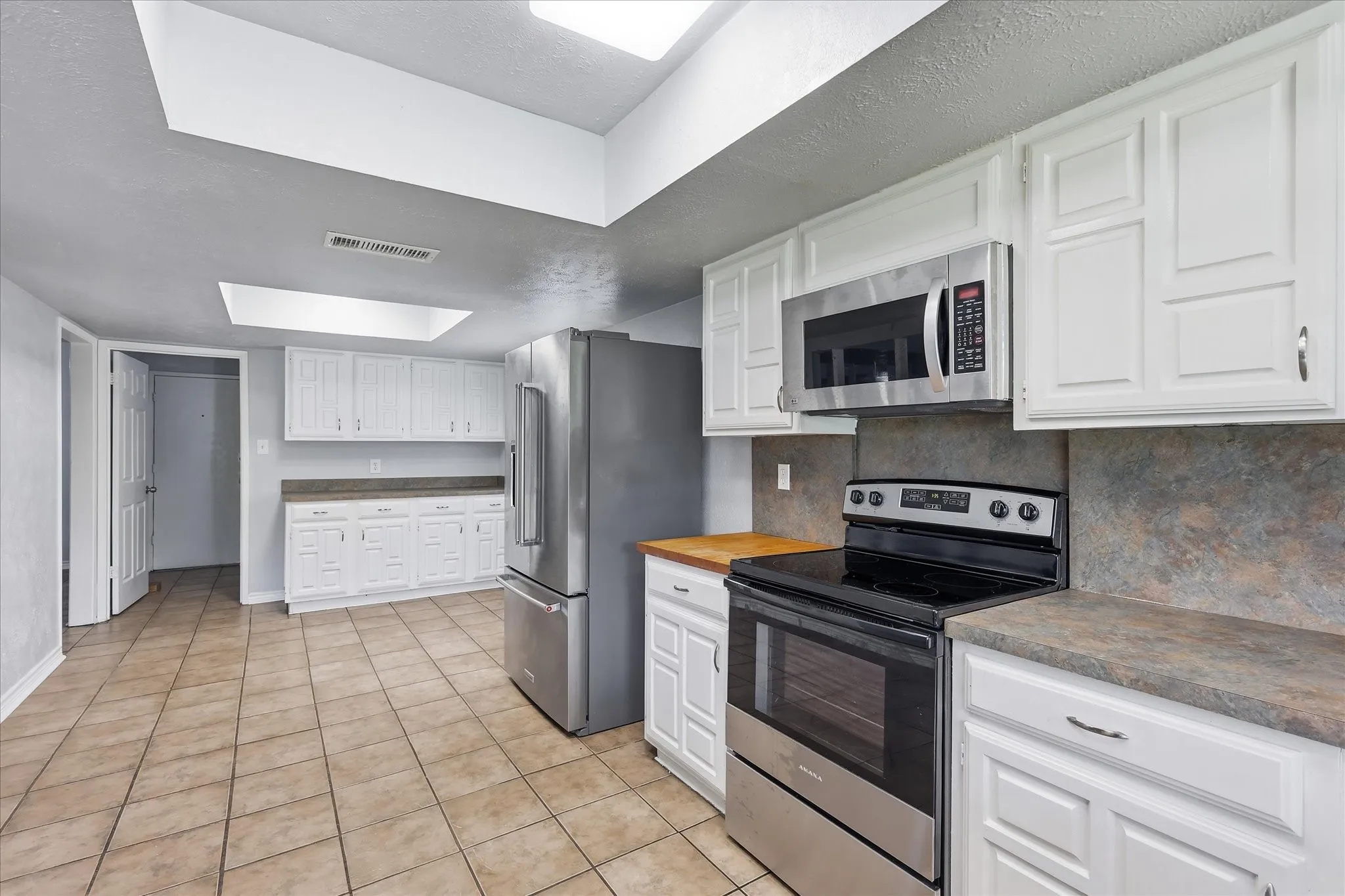 Single Family Residence For Sale in Tarrant County , 4409 Buckeye Street, Fort Worth, Texas 76137, 3 Bedroom, 2 Bathroom, 2 Garage spaces, 1,781 Sqft, built in 1983, mls#21340530, Real Estate Agent in Fort Worth, Homes For Sale in Tarrant county, Homes For Sale in Fort Worth, Realtor in Fort Worth Texas, Real Estate Brokerage Independent Realty Texas, Luminita Cordes Realtor
