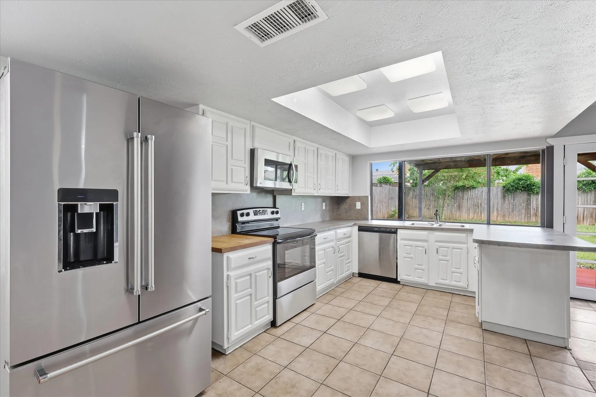 Single Family Residence For Sale in Tarrant County , 4409 Buckeye Street, Fort Worth, Texas 76137, 3 Bedroom, 2 Bathroom, 2 Garage spaces, 1,781 Sqft, built in 1983, mls#21340530, Real Estate Agent in Fort Worth, Homes For Sale in Tarrant county, Homes For Sale in Fort Worth, Realtor in Fort Worth Texas, Real Estate Brokerage Independent Realty Texas, Luminita Cordes Realtor