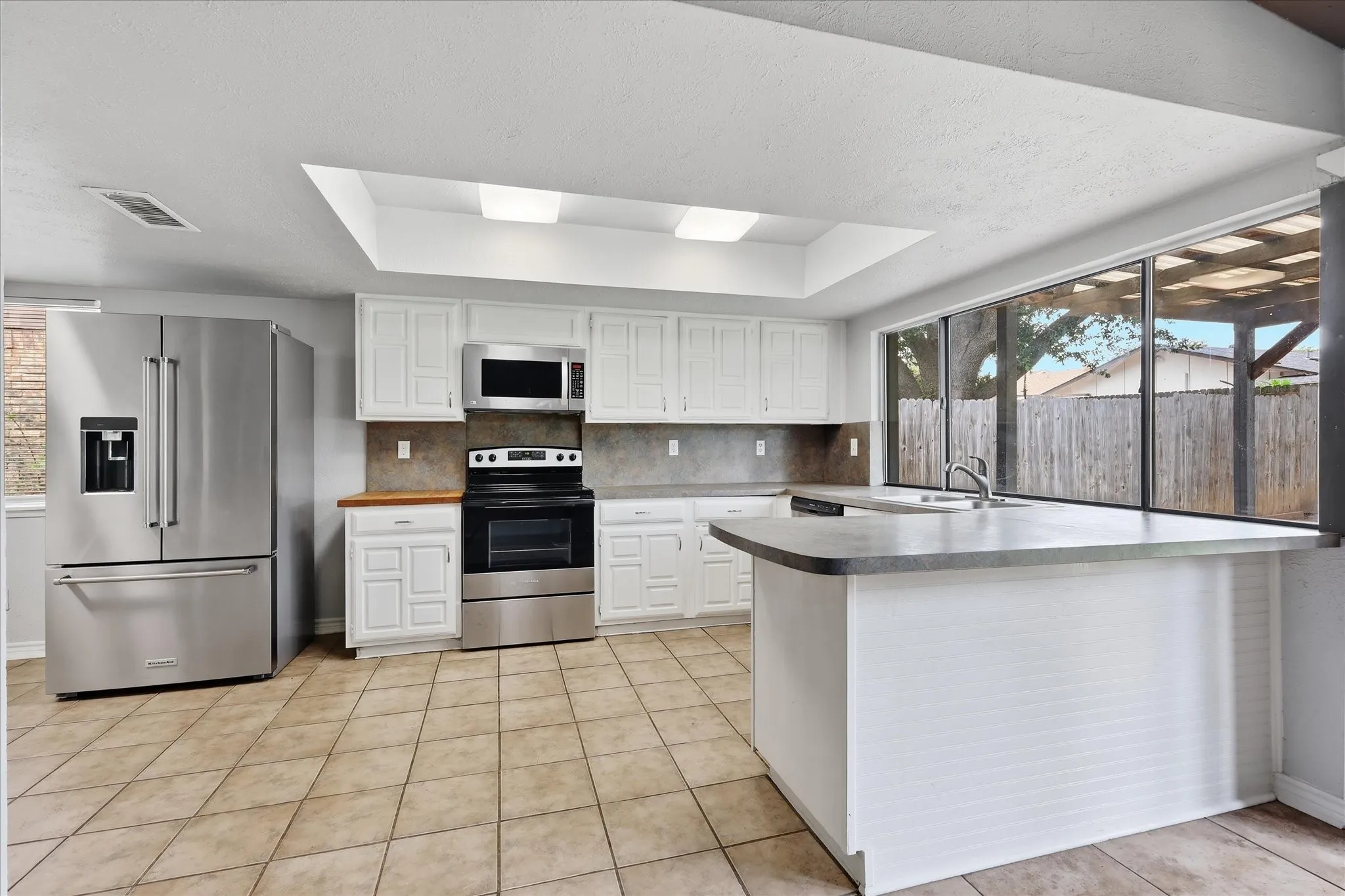 Single Family Residence For Sale in Tarrant County , 4409 Buckeye Street, Fort Worth, Texas 76137, 3 Bedroom, 2 Bathroom, 2 Garage spaces, 1,781 Sqft, built in 1983, mls#21340530, Real Estate Agent in Fort Worth, Homes For Sale in Tarrant county, Homes For Sale in Fort Worth, Realtor in Fort Worth Texas, Real Estate Brokerage Independent Realty Texas, Luminita Cordes Realtor