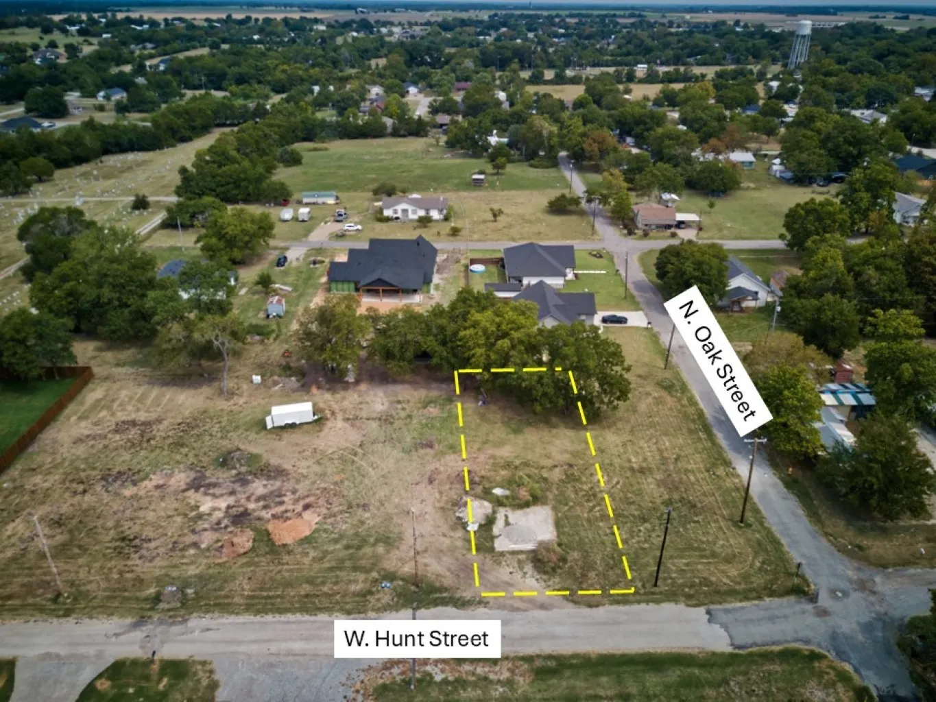 Unimproved Land For Sale in Fannin County , 402 W Hunt Street, Leonard, Texas 75452, 0, 0, Garage spaces, 0 Sqft, built in 0, Price $52,500, mls#21340551, Real Estate Agent in Leonard, Homes For Sale in Fannin county, Homes For Sale in Leonard, Realtor in Leonard Texas, Real Estate Brokerage Independent Realty Texas, Luminita Cordes Realtor