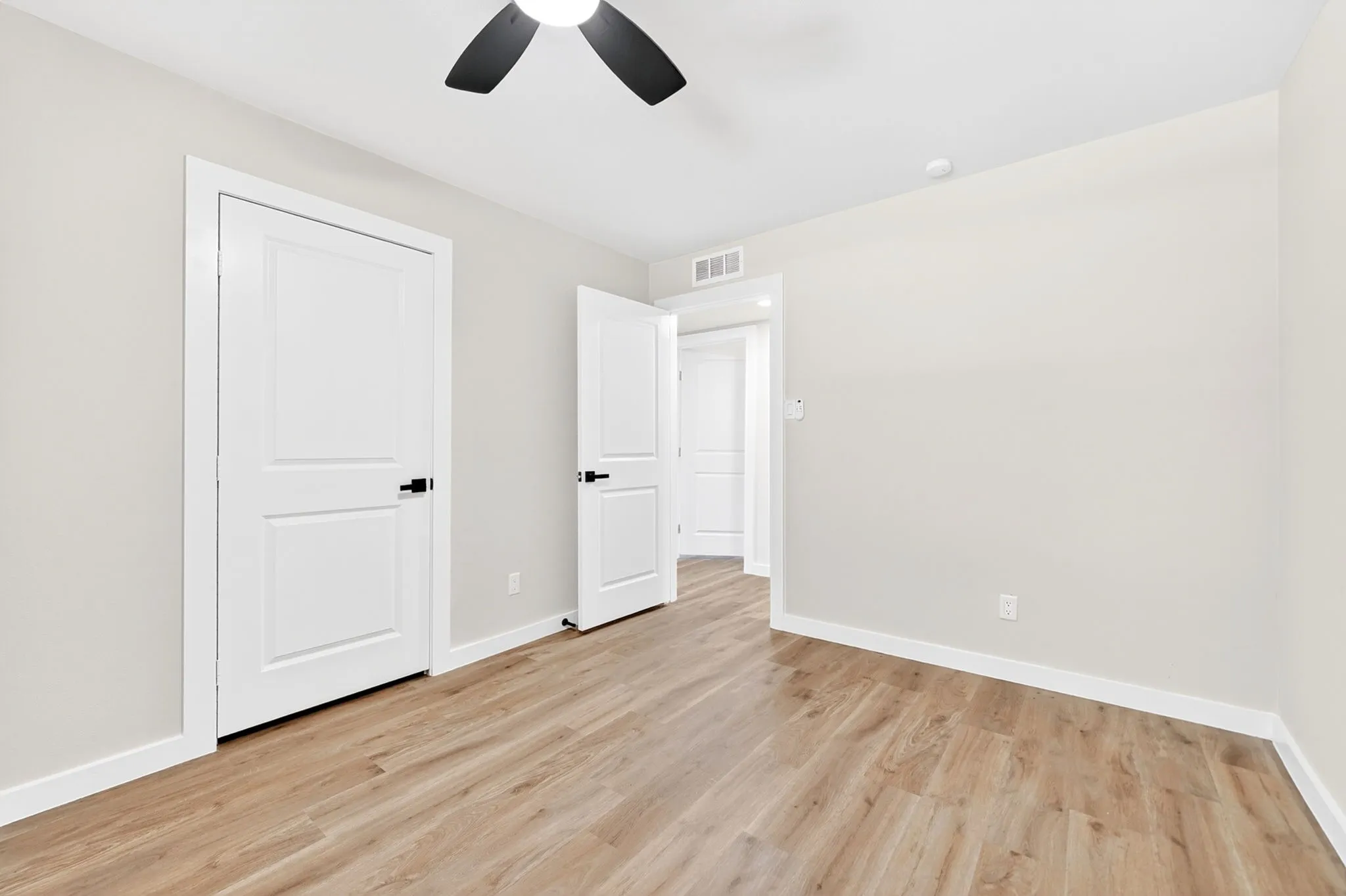 Single Family Residence For Sale in Dallas County , 5737 Everglade Road, Dallas, Texas 75227, 4 Bedroom, 2 Bathroom, 2 Garage spaces, 1,978 Sqft, built in 1968, mls#21341213, Real Estate Agent in Dallas, Homes For Sale in Dallas county, Homes For Sale in Dallas, Realtor in Dallas Texas, Real Estate Brokerage Independent Realty Texas, Luminita Cordes Realtor