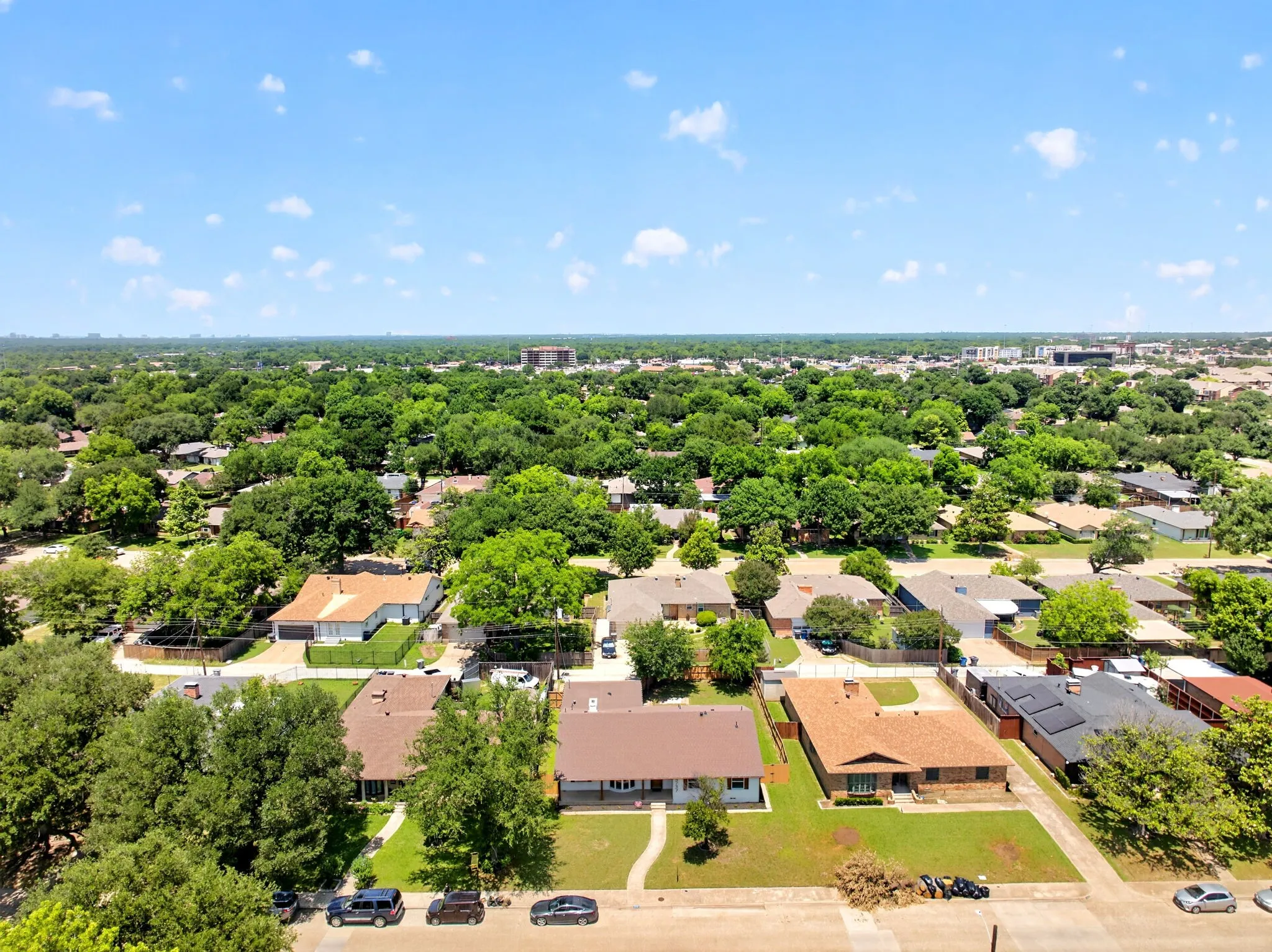 Single Family Residence For Sale in Dallas County , 5737 Everglade Road, Dallas, Texas 75227, 4 Bedroom, 2 Bathroom, 2 Garage spaces, 1,978 Sqft, built in 1968, mls#21341213, Real Estate Agent in Dallas, Homes For Sale in Dallas county, Homes For Sale in Dallas, Realtor in Dallas Texas, Real Estate Brokerage Independent Realty Texas, Luminita Cordes Realtor