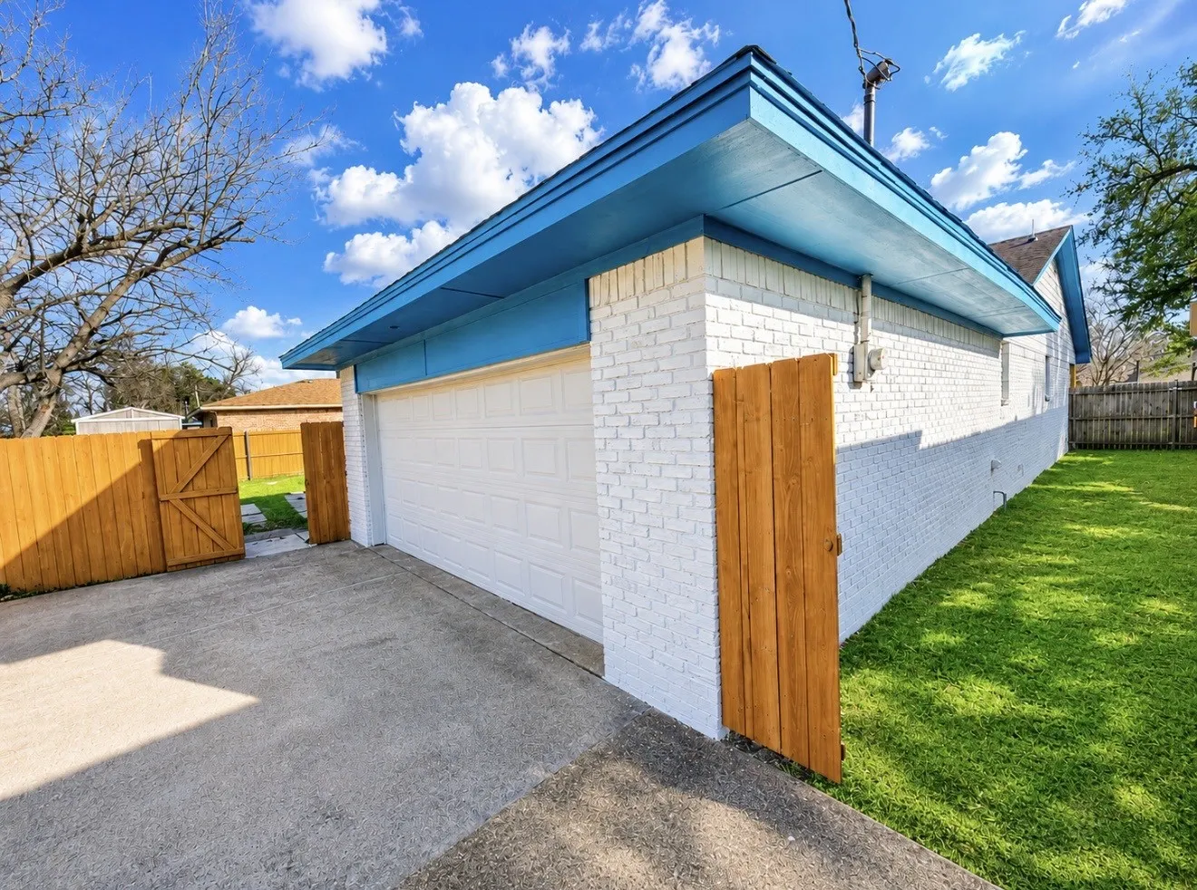 Single Family Residence For Sale in Dallas County , 5737 Everglade Road, Dallas, Texas 75227, 4 Bedroom, 2 Bathroom, 2 Garage spaces, 1,978 Sqft, built in 1968, mls#21341213, Real Estate Agent in Dallas, Homes For Sale in Dallas county, Homes For Sale in Dallas, Realtor in Dallas Texas, Real Estate Brokerage Independent Realty Texas, Luminita Cordes Realtor