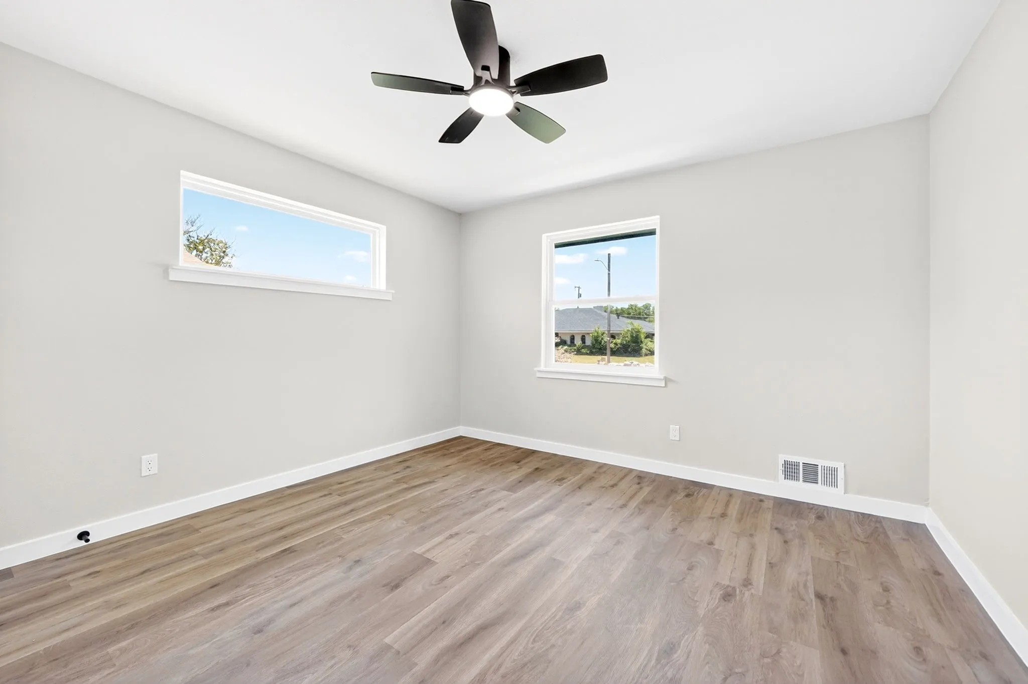 Single Family Residence For Sale in Dallas County , 5737 Everglade Road, Dallas, Texas 75227, 4 Bedroom, 2 Bathroom, 2 Garage spaces, 1,978 Sqft, built in 1968, mls#21341213, Real Estate Agent in Dallas, Homes For Sale in Dallas county, Homes For Sale in Dallas, Realtor in Dallas Texas, Real Estate Brokerage Independent Realty Texas, Luminita Cordes Realtor