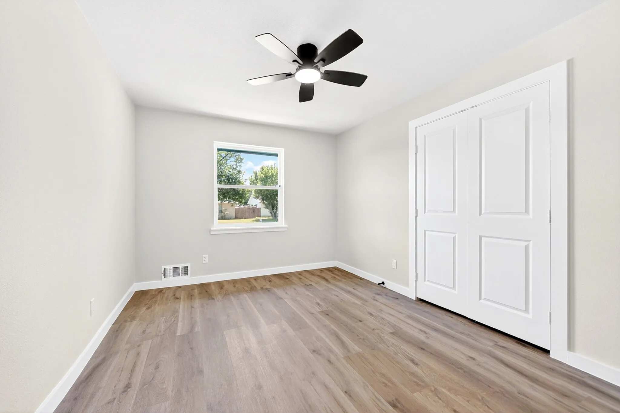 Single Family Residence For Sale in Dallas County , 5737 Everglade Road, Dallas, Texas 75227, 4 Bedroom, 2 Bathroom, 2 Garage spaces, 1,978 Sqft, built in 1968, mls#21341213, Real Estate Agent in Dallas, Homes For Sale in Dallas county, Homes For Sale in Dallas, Realtor in Dallas Texas, Real Estate Brokerage Independent Realty Texas, Luminita Cordes Realtor