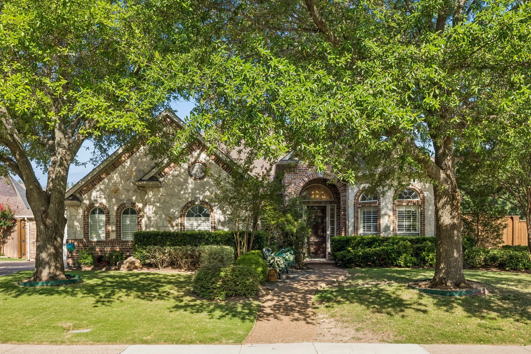 Single Family Residence For Sale in Collin County , 3121 Ashwood Court, Richardson, Texas 75082, 4 Bedroom, 3 Bathroom, 3 Garage spaces, 3,107 Sqft, built in 2001, mls#21341453, Real Estate Agent in Richardson, Homes For Sale in Collin county, Homes For Sale in Richardson, Realtor in Richardson Texas, Real Estate Brokerage Independent Realty Texas, Luminita Cordes Realtor