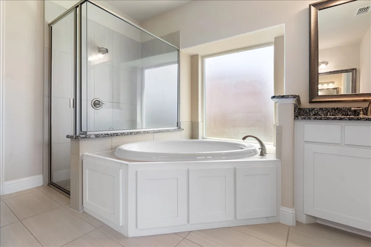 Single Family Residence For Sale in Denton County , 701 Auburn Court, Savannah, Texas 76227, 3 Bedroom, 3 Bathroom, 2 Garage spaces, 2,968 Sqft, built in 2017, mls#21339625, Real Estate Agent in Savannah, Homes For Sale in Denton county, Homes For Sale in Savannah, Realtor in Savannah Texas, Real Estate Brokerage Independent Realty Texas, Luminita Cordes Realtor