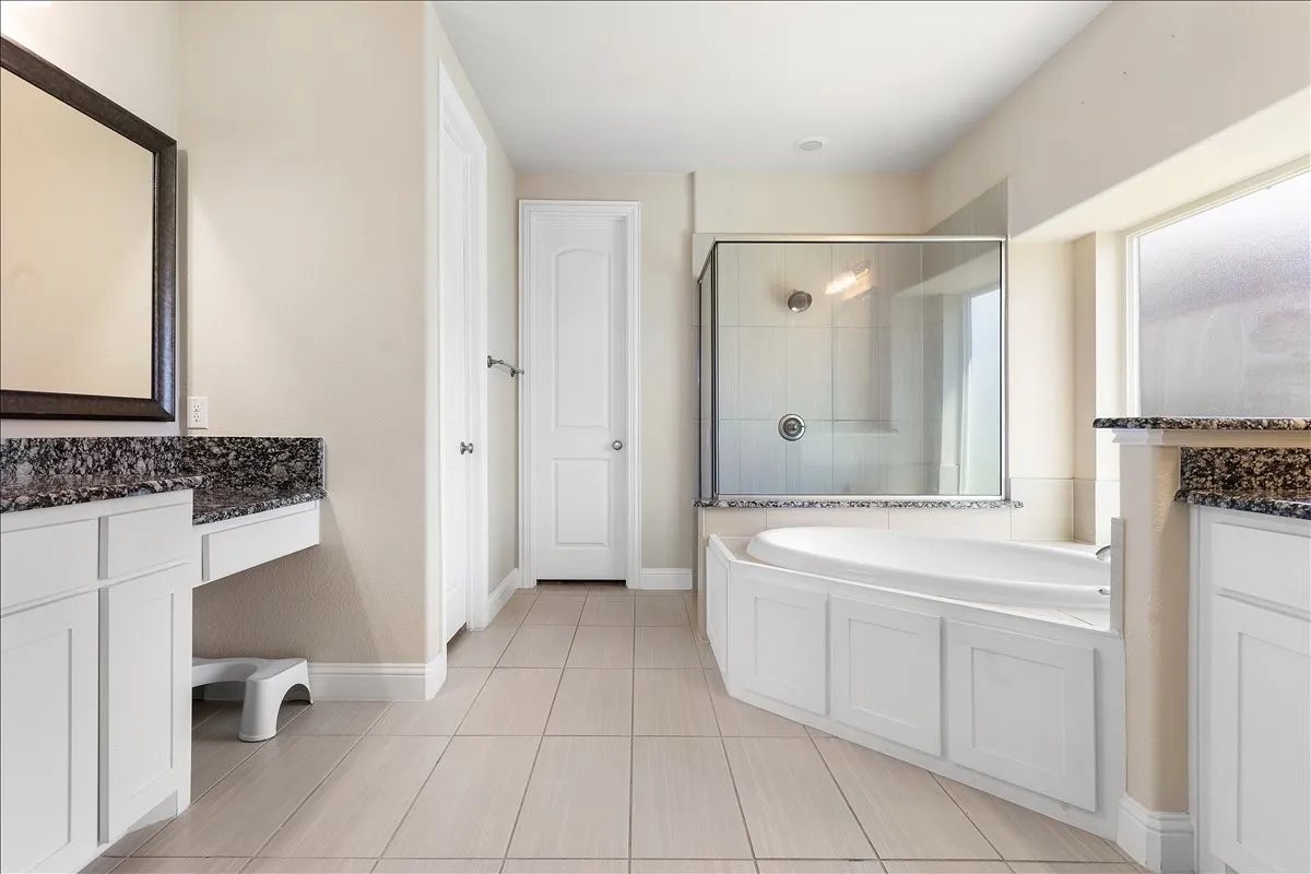 Single Family Residence For Sale in Denton County , 701 Auburn Court, Savannah, Texas 76227, 3 Bedroom, 3 Bathroom, 2 Garage spaces, 2,968 Sqft, built in 2017, mls#21339625, Real Estate Agent in Savannah, Homes For Sale in Denton county, Homes For Sale in Savannah, Realtor in Savannah Texas, Real Estate Brokerage Independent Realty Texas, Luminita Cordes Realtor