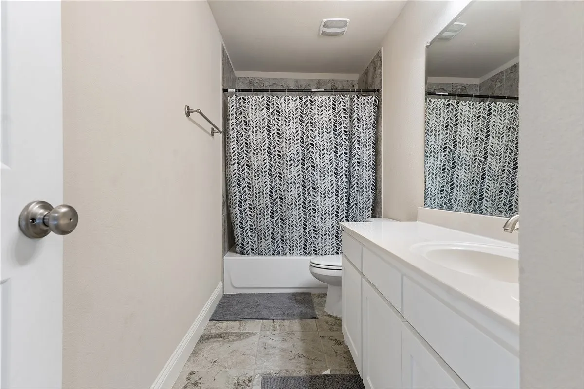 Single Family Residence For Sale in Denton County , 701 Auburn Court, Savannah, Texas 76227, 3 Bedroom, 3 Bathroom, 2 Garage spaces, 2,968 Sqft, built in 2017, mls#21339625, Real Estate Agent in Savannah, Homes For Sale in Denton county, Homes For Sale in Savannah, Realtor in Savannah Texas, Real Estate Brokerage Independent Realty Texas, Luminita Cordes Realtor